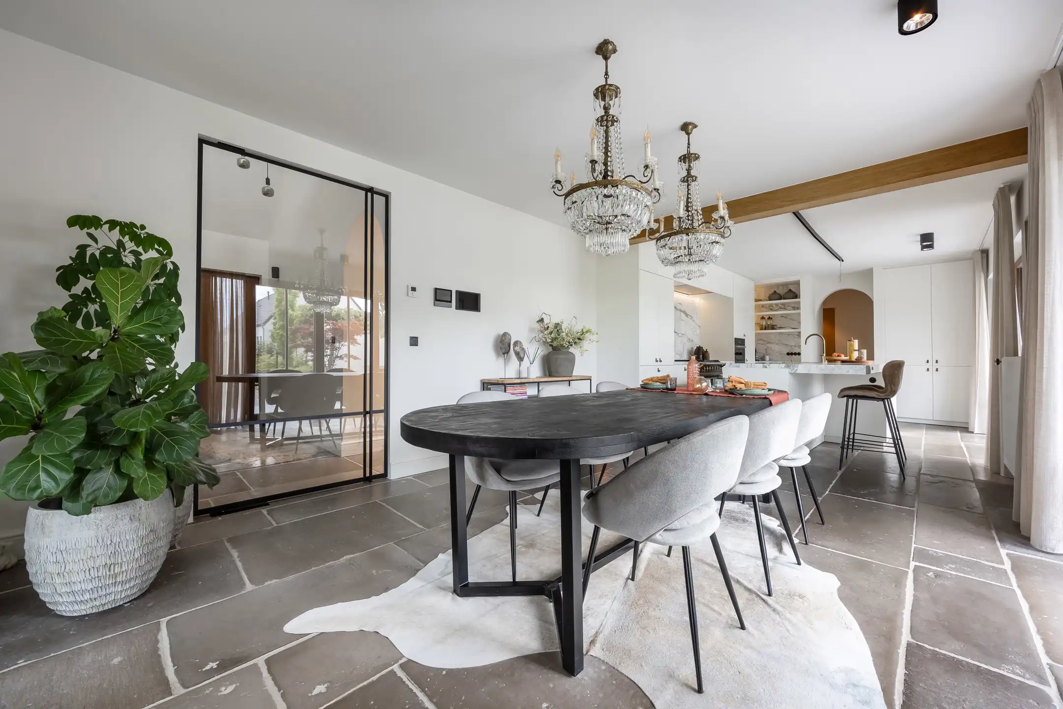 Luxueuze villa met bijgebouw en mogelijkheid tot aankoop achtergelegen weilanden.  foto 6