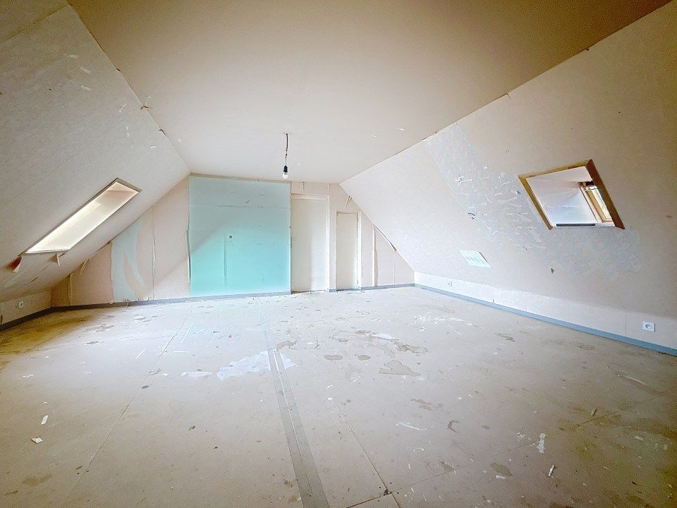 Te renoveren woning met garage op 354m² op Stadenberg foto 6