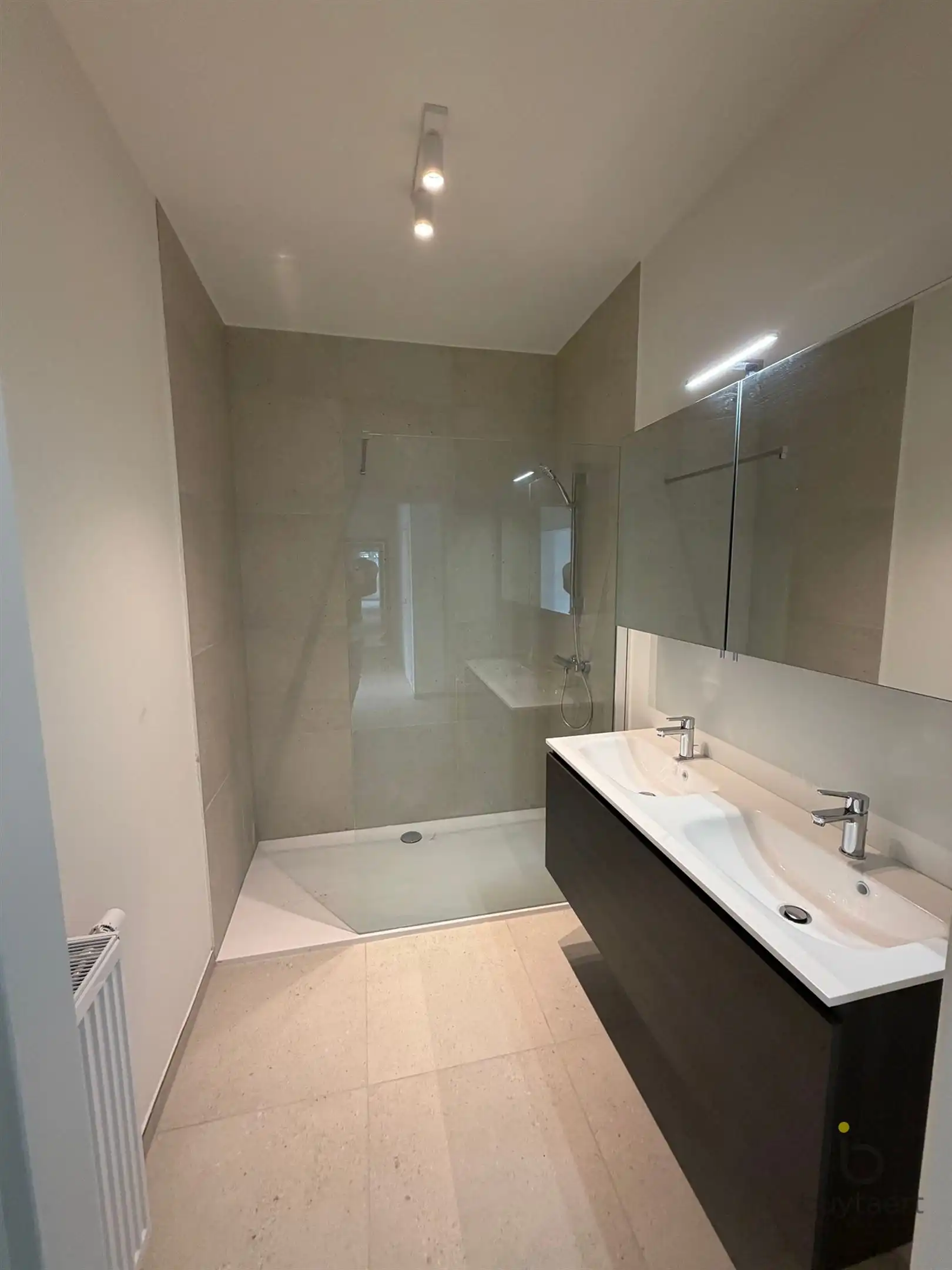 Gerenoveerd 3 slaapkamer appartement op de Singel Antwerpen. foto 11