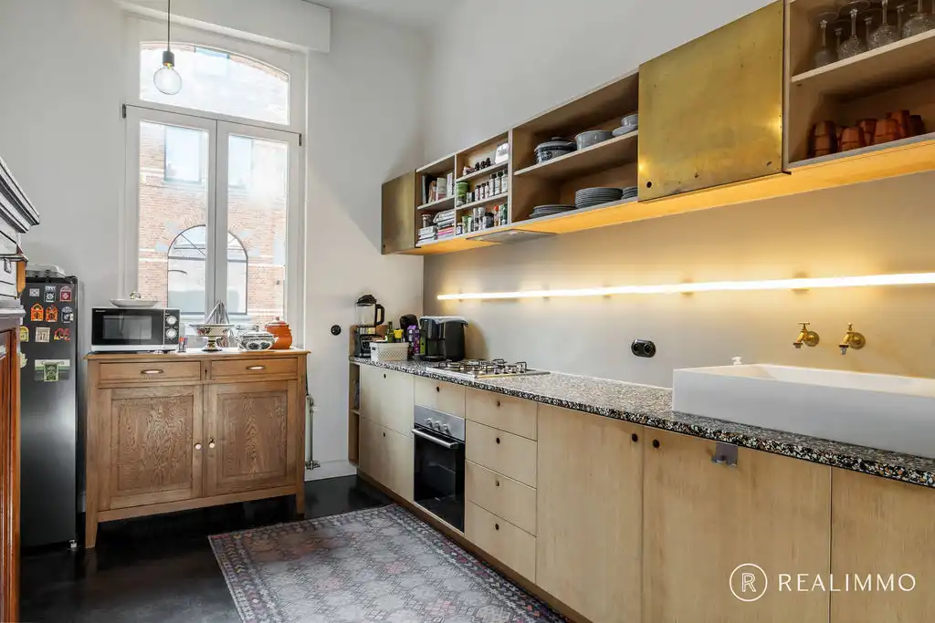 Authentiek gerenoveerde woning met ruim terras in hartje Avelgem foto 9