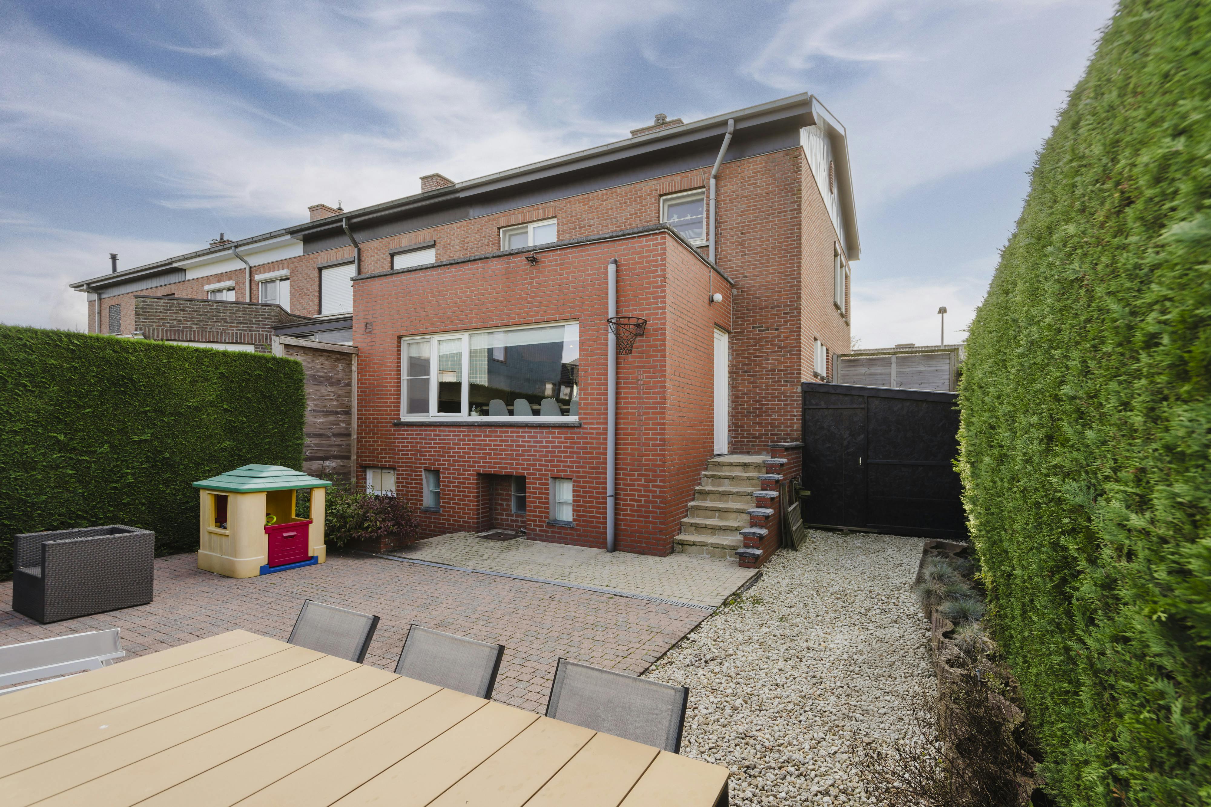 Halfopen gezinswoning met 3 slaapkamers nabij centrum Kortrijk foto 13