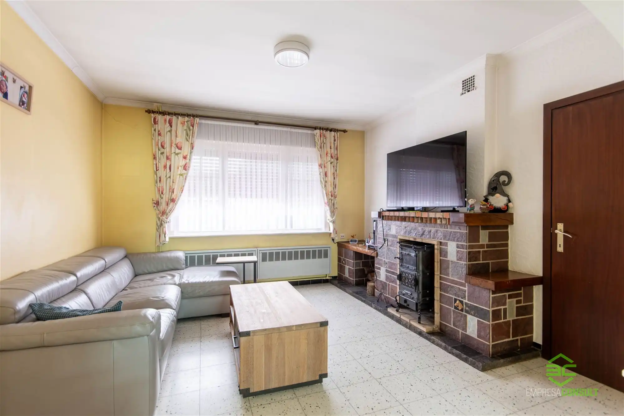 Zeer ruime gezinswoning met achtergelegen loods van 125m²! foto 3