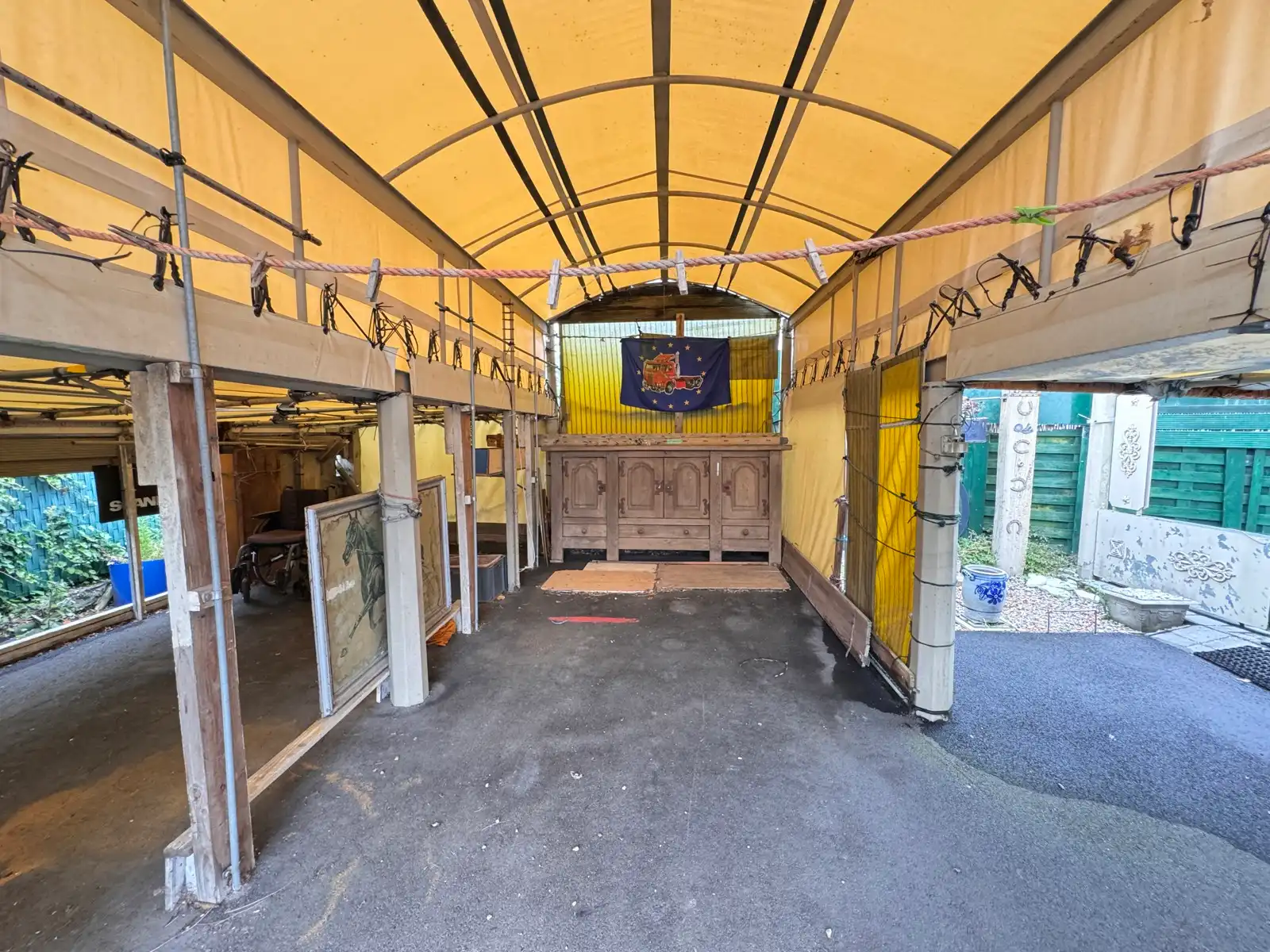 Ruime open bebouwing op commerciële ligging in Gistel. foto 4
