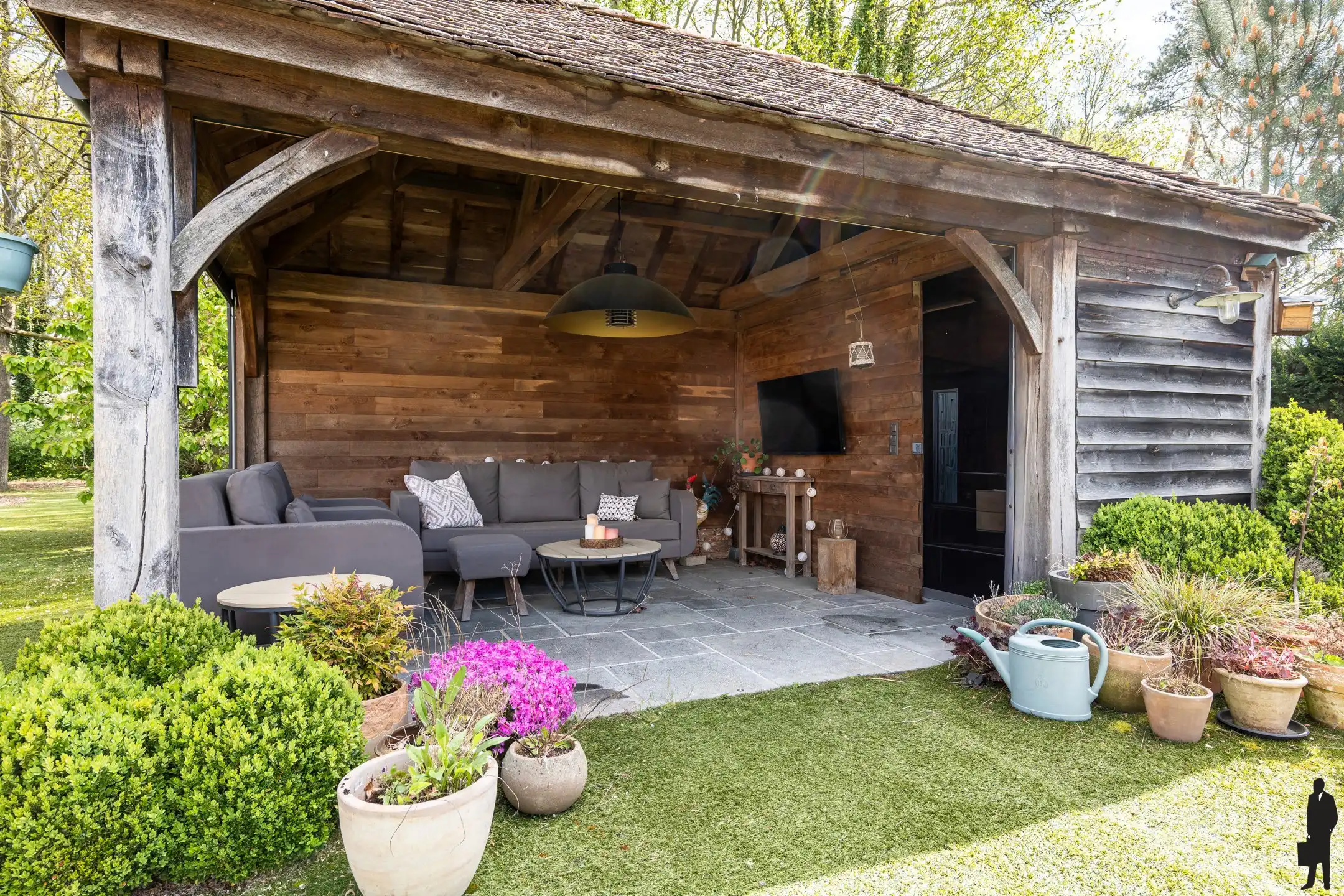 Unieke villa met studio en zwembad op maar liefst 4.270 m² foto 22