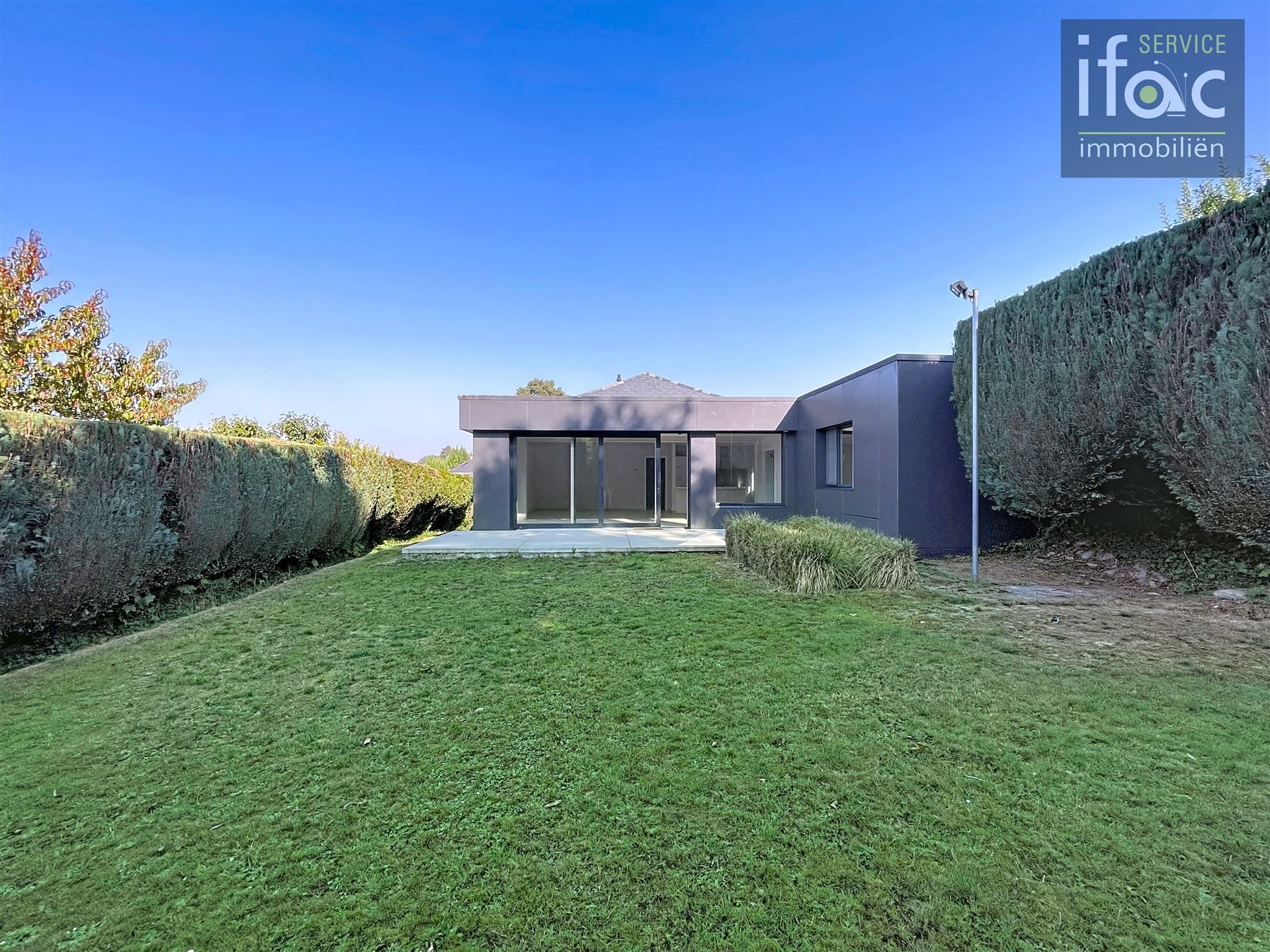 Gerenoveerde villa met 4 ruime slaapkamers foto 4
