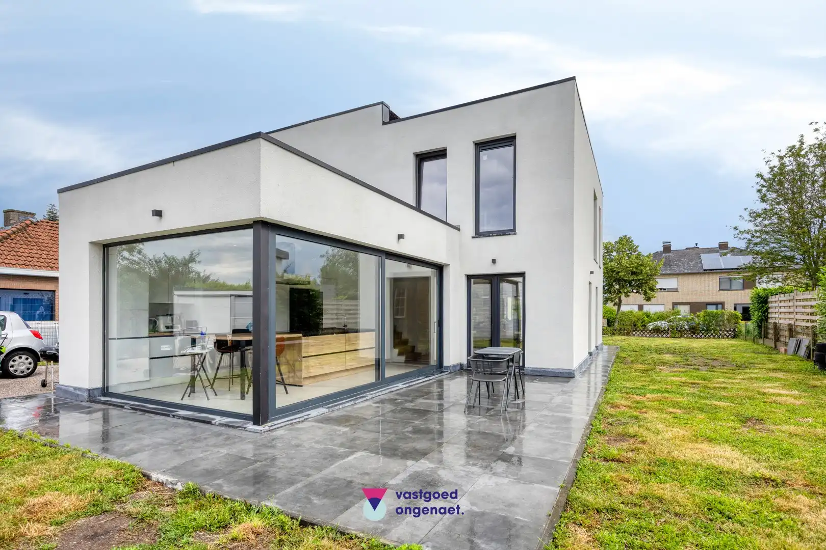Instapklare, gerenoveerde open bebouwing op toplocatie in Oostakker foto 11