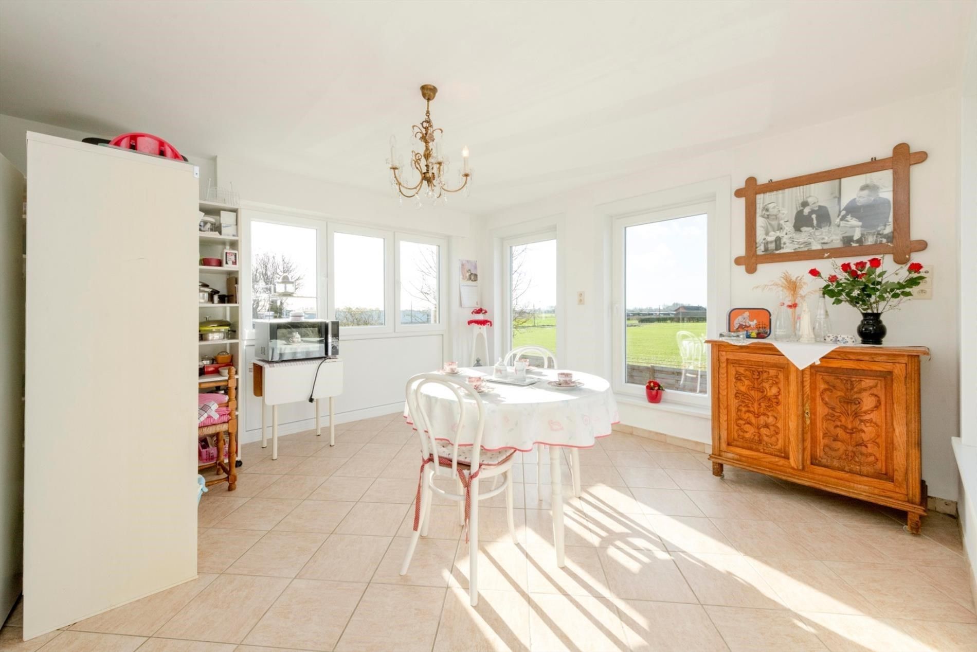 ALLEENSTAANDE WONING OP 1.037 m² MET MAAR LIEFST 375 m² BRUIKBAAR VLOEROPP!!! foto 8