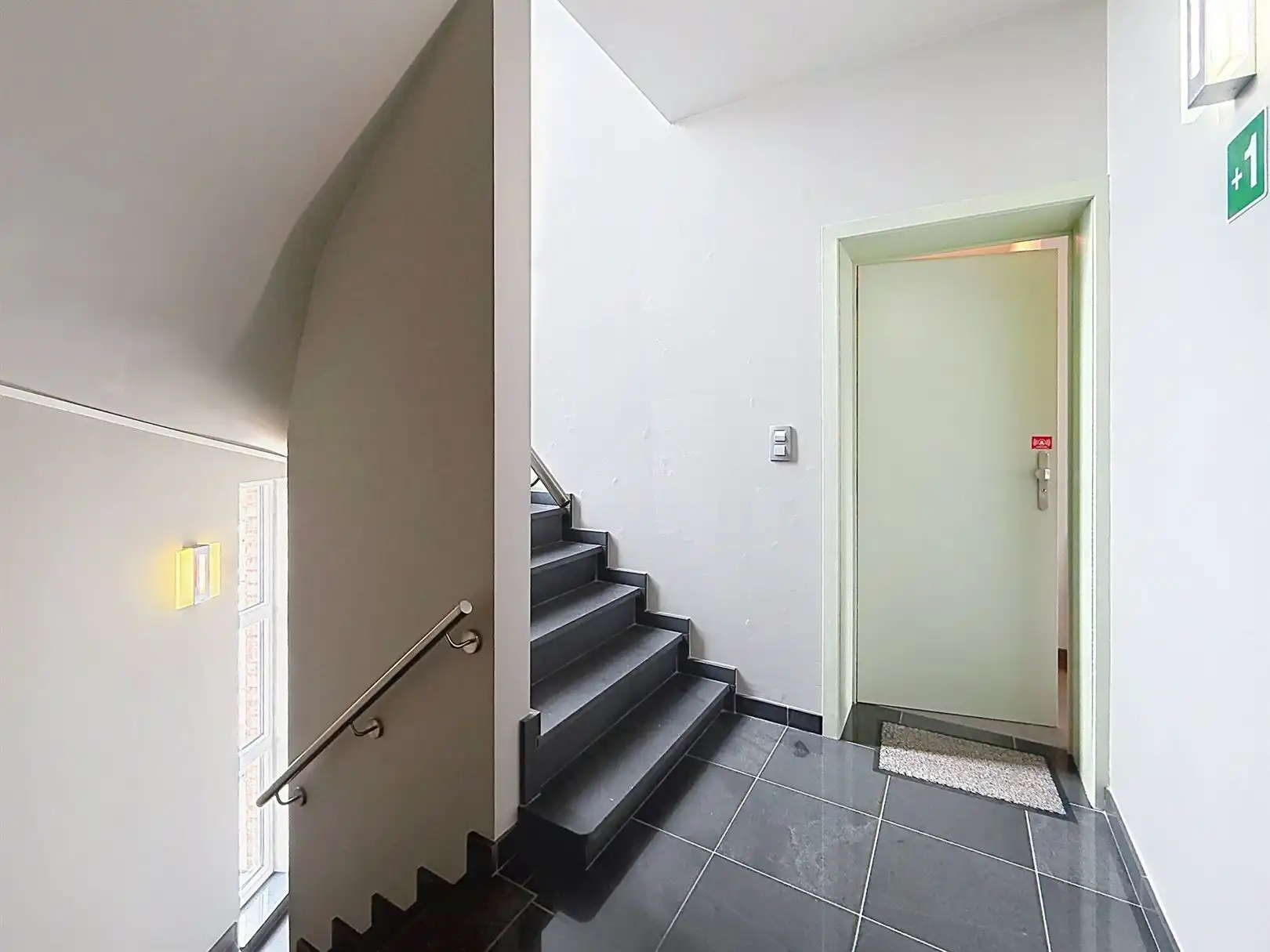 Gemeubeld appartement, 2 slpks, terras en kelder foto 6