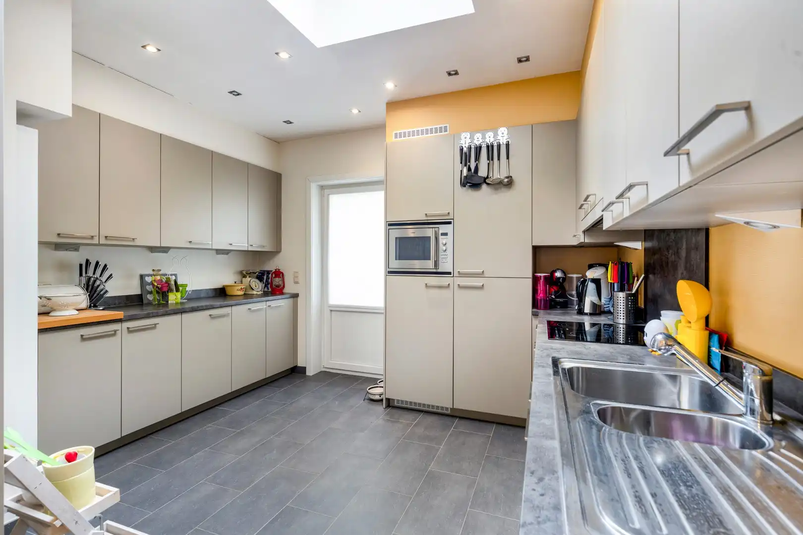 Gerenoveerde woning nabij strand en haven te Blankenberge foto {{pictureIndex}}