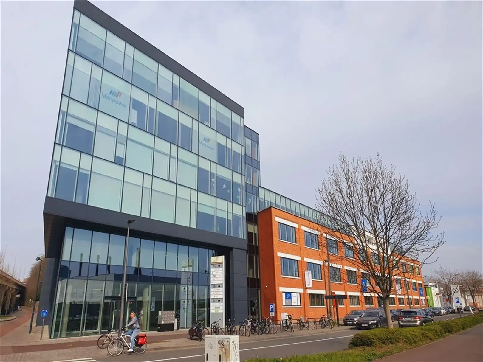 Kantoorgebouw foto 12