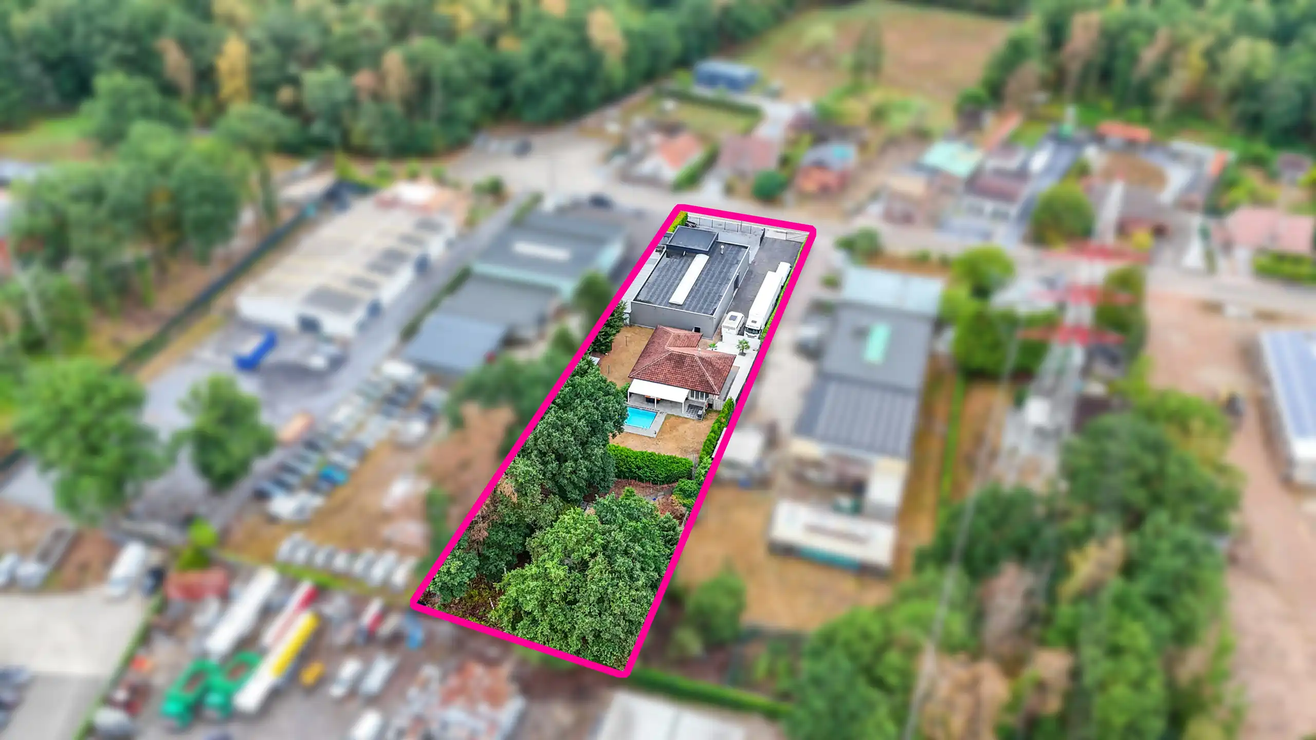 Gelijkvloerse woning met ruim magazijn en zwembad! foto 76