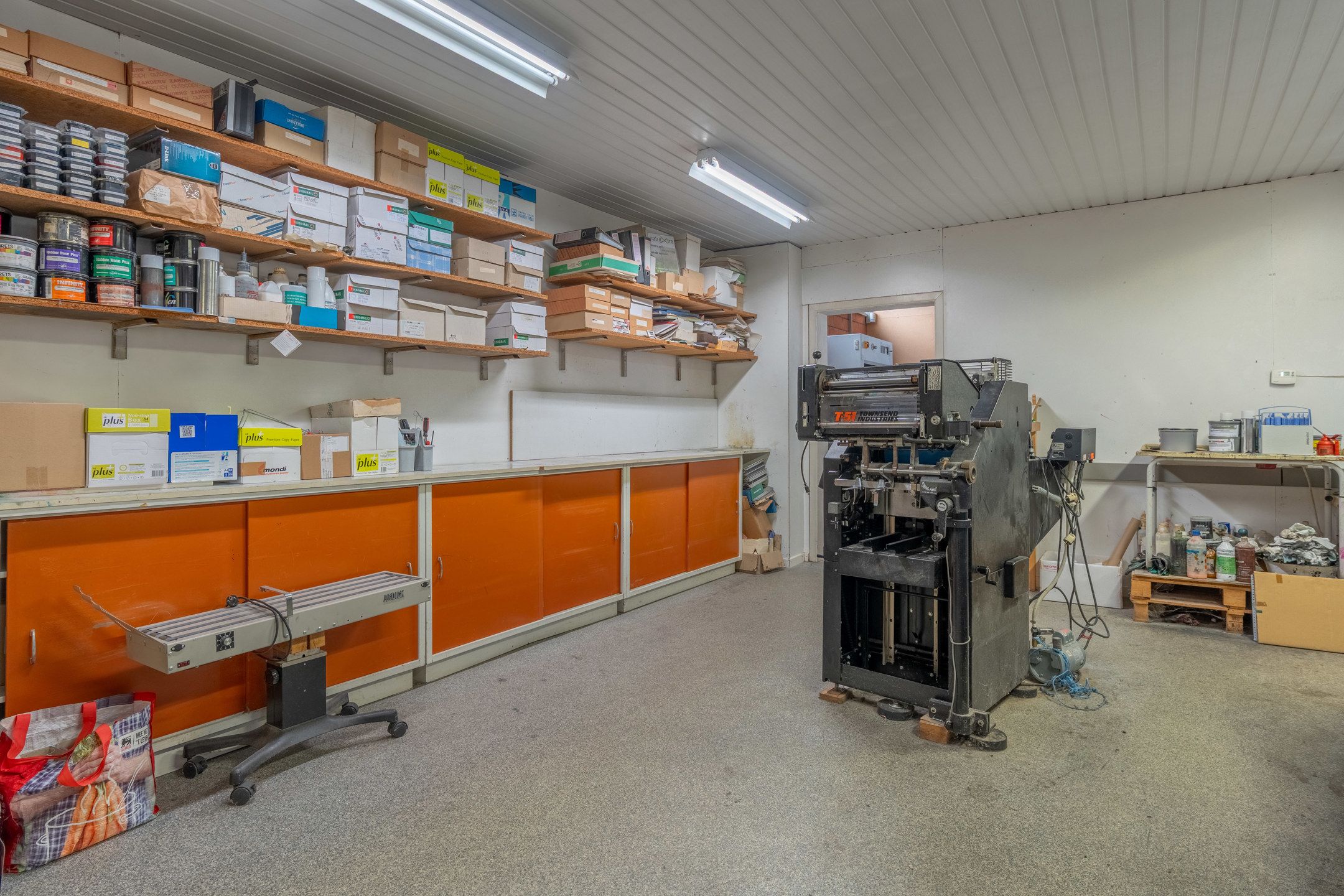 Verrassend ruime handelswoning met bovenliggend appartement. foto 23