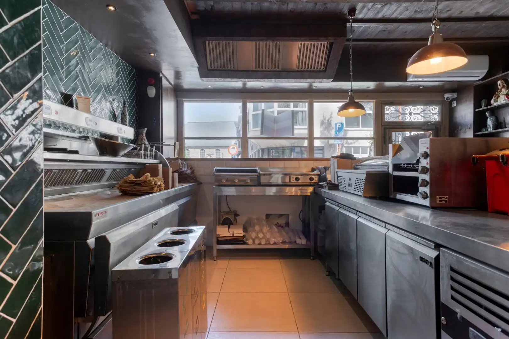Instapklare handelszaak met appartement en gezellige binnenkoer foto 12