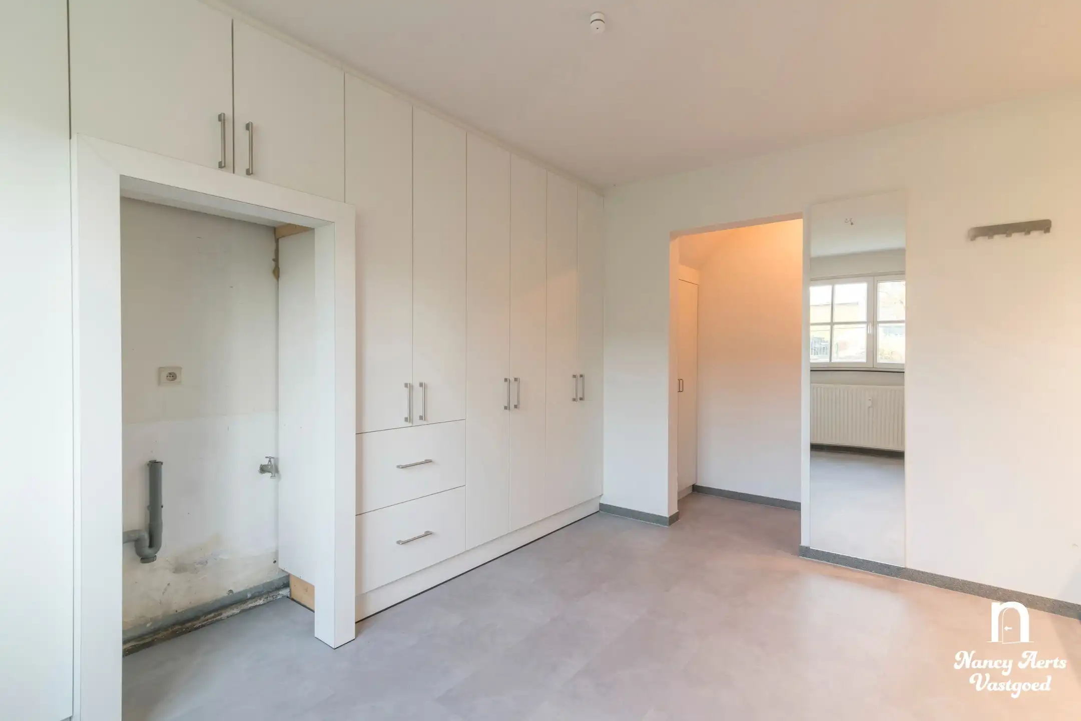 Loods van 550 m² met kantoor en woning met 4 slaapkamers foto 25