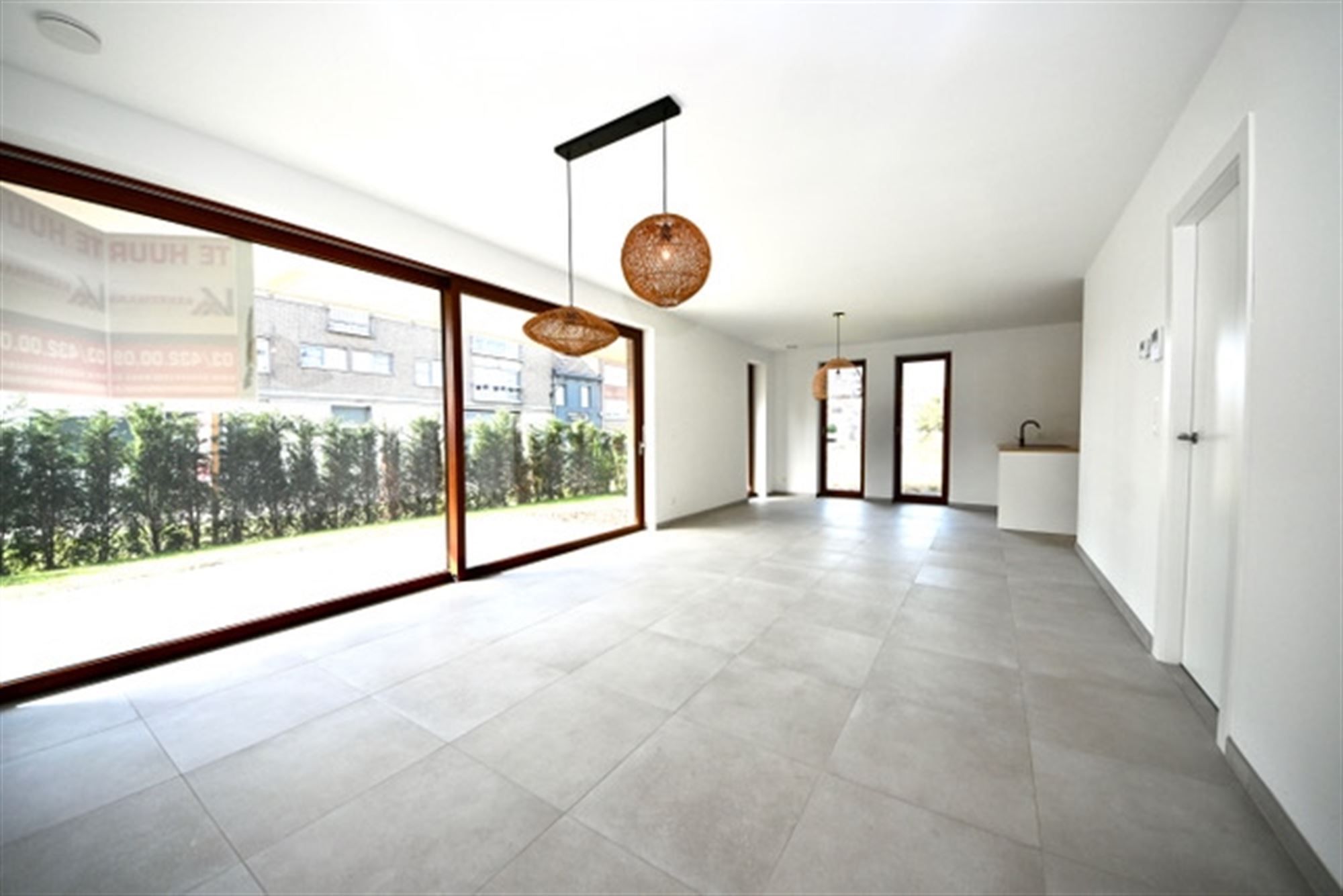 Appartement met 2 slaapkamers, tuin en staanplaats.  foto 3