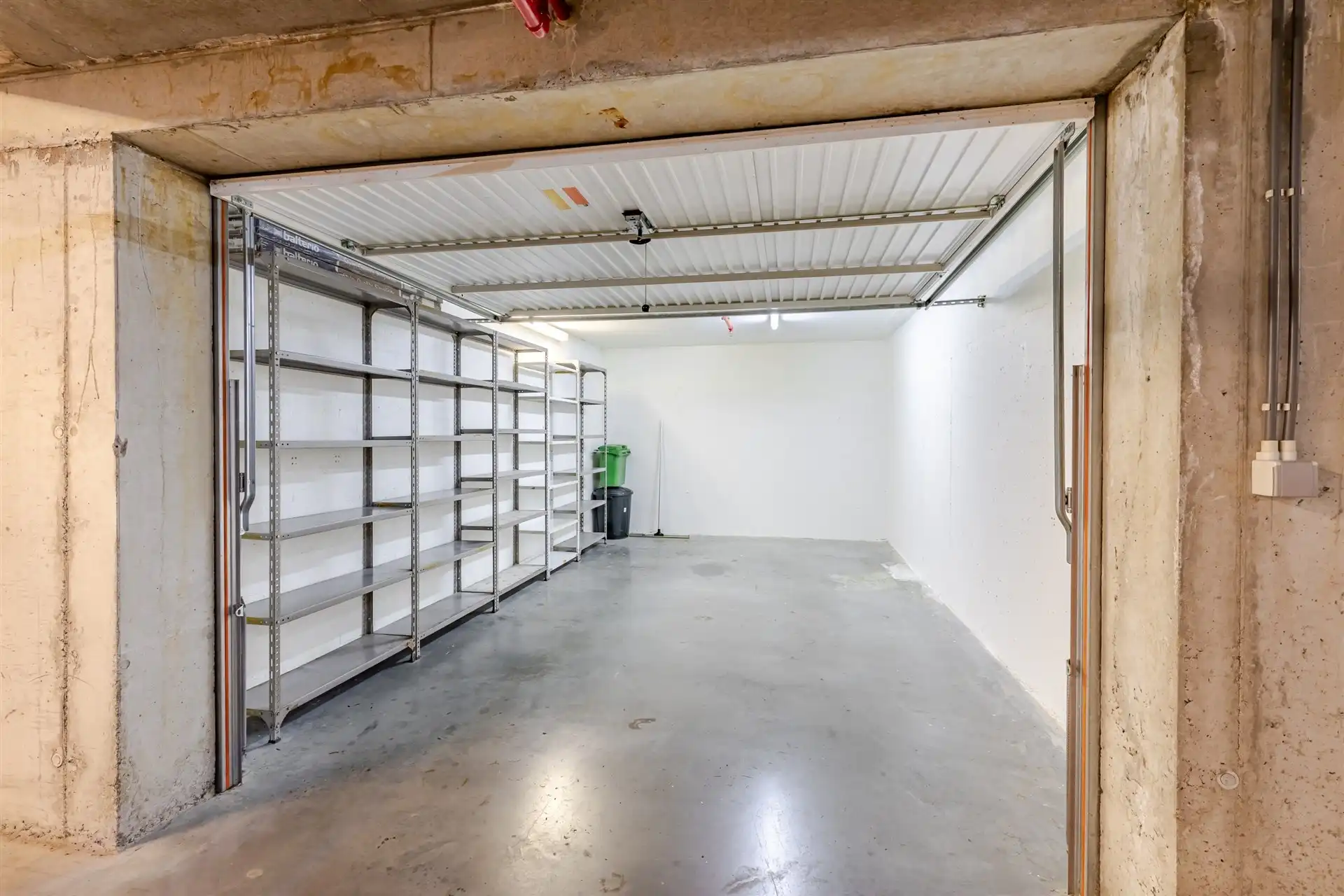 Instapklaar appartement met garagebox, centrum Laarne! foto 22