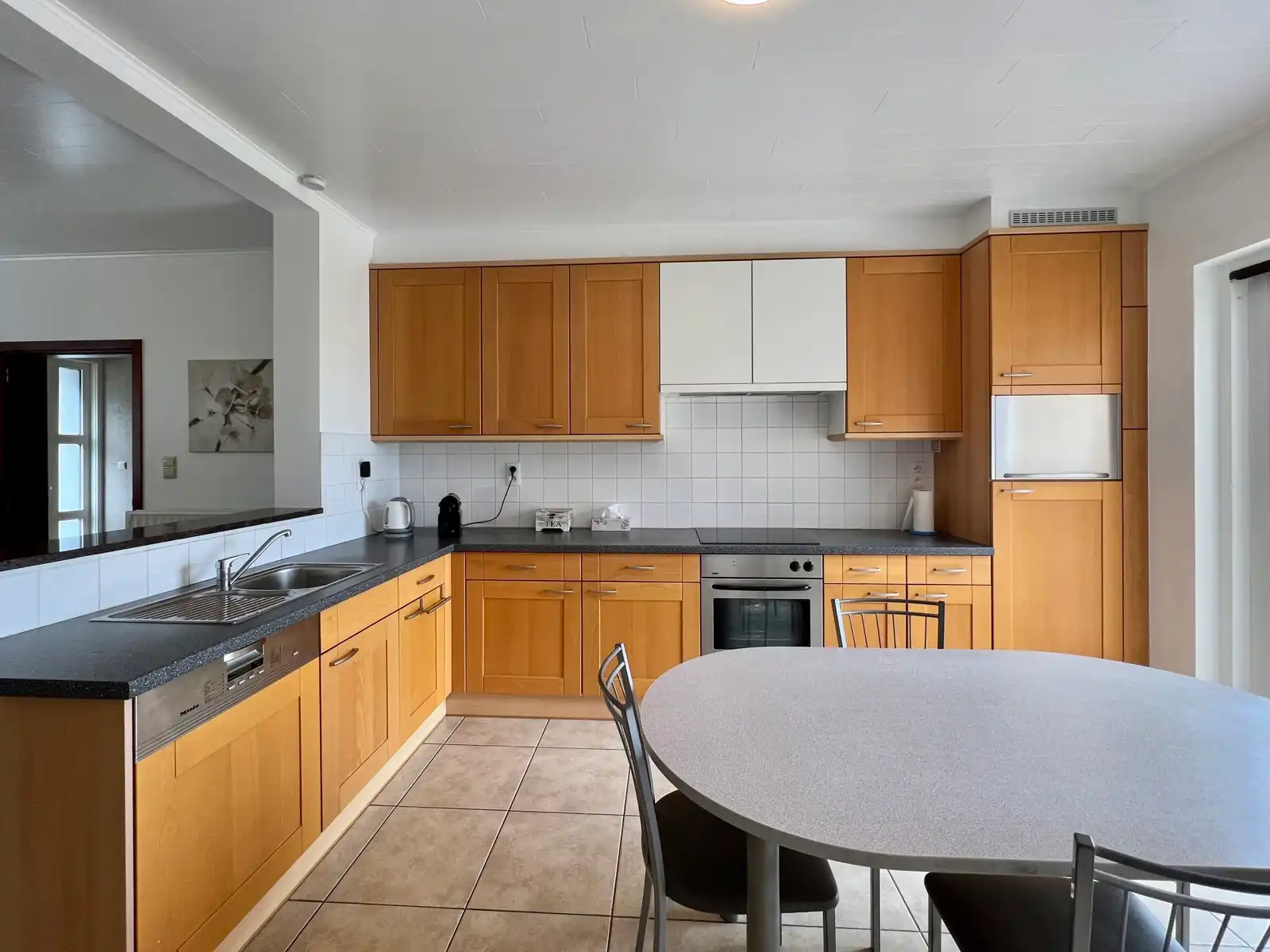 Ruime woning met 6 slk, 2 badk, 2 keukens en dubbele garage foto 6