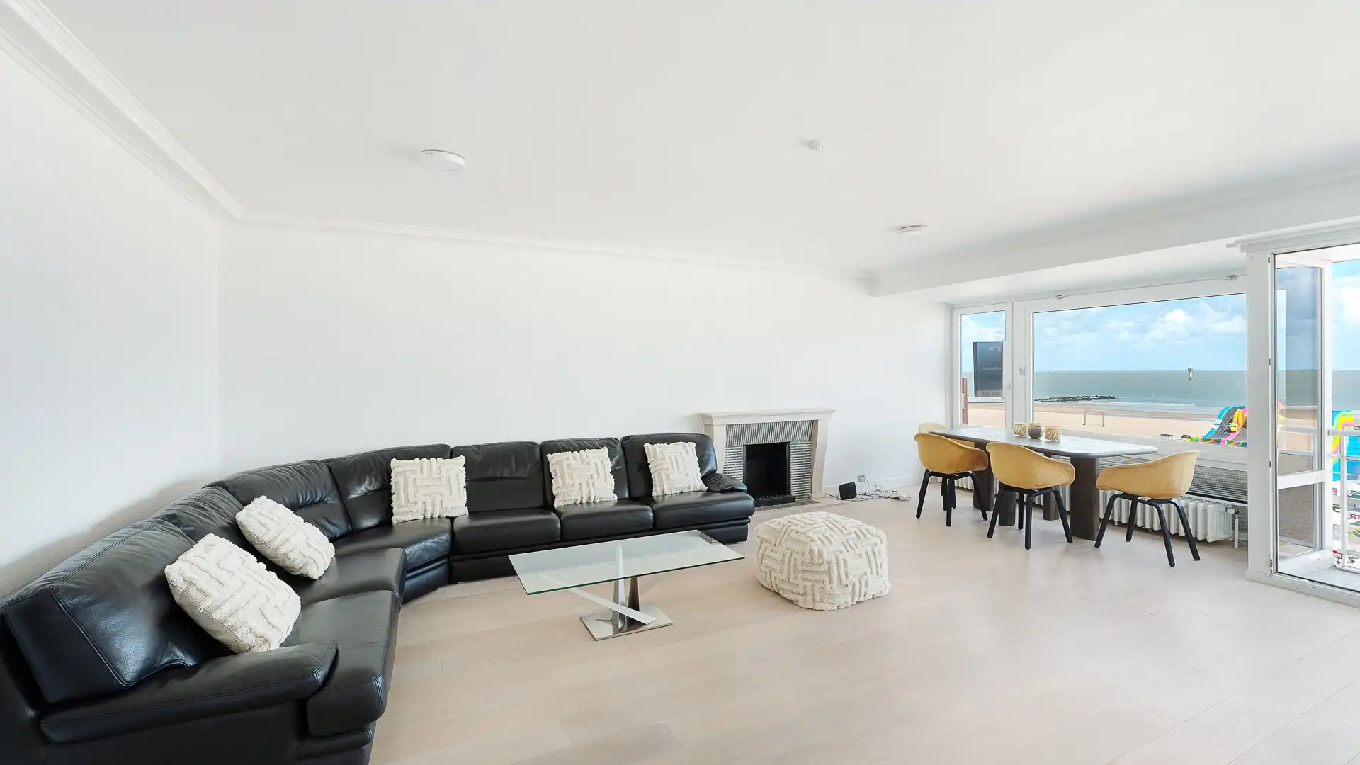 Ruim appartement met prachtig frontaal zeezicht, ideaal gelegen in het Zoute. foto 4
