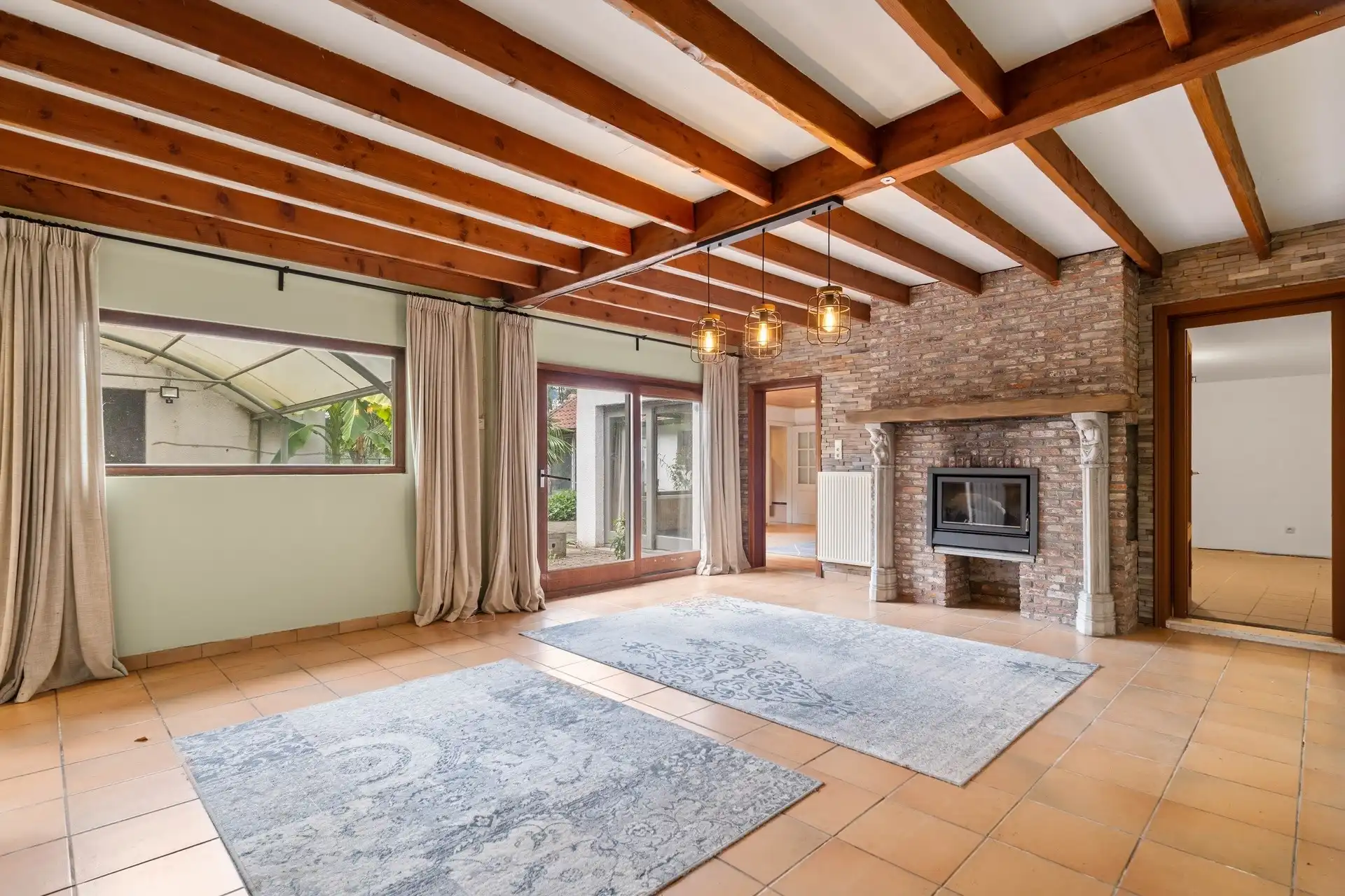 Unieke hoeve met bijgebouw op 19.459 m² grond, verscholen in het groen foto 22
