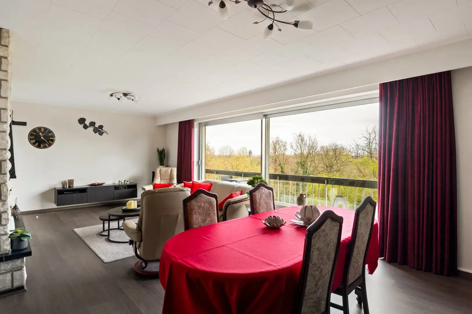 Ruim en lichtrijk app met parkzicht in Merksem foto {{pictureIndex}}