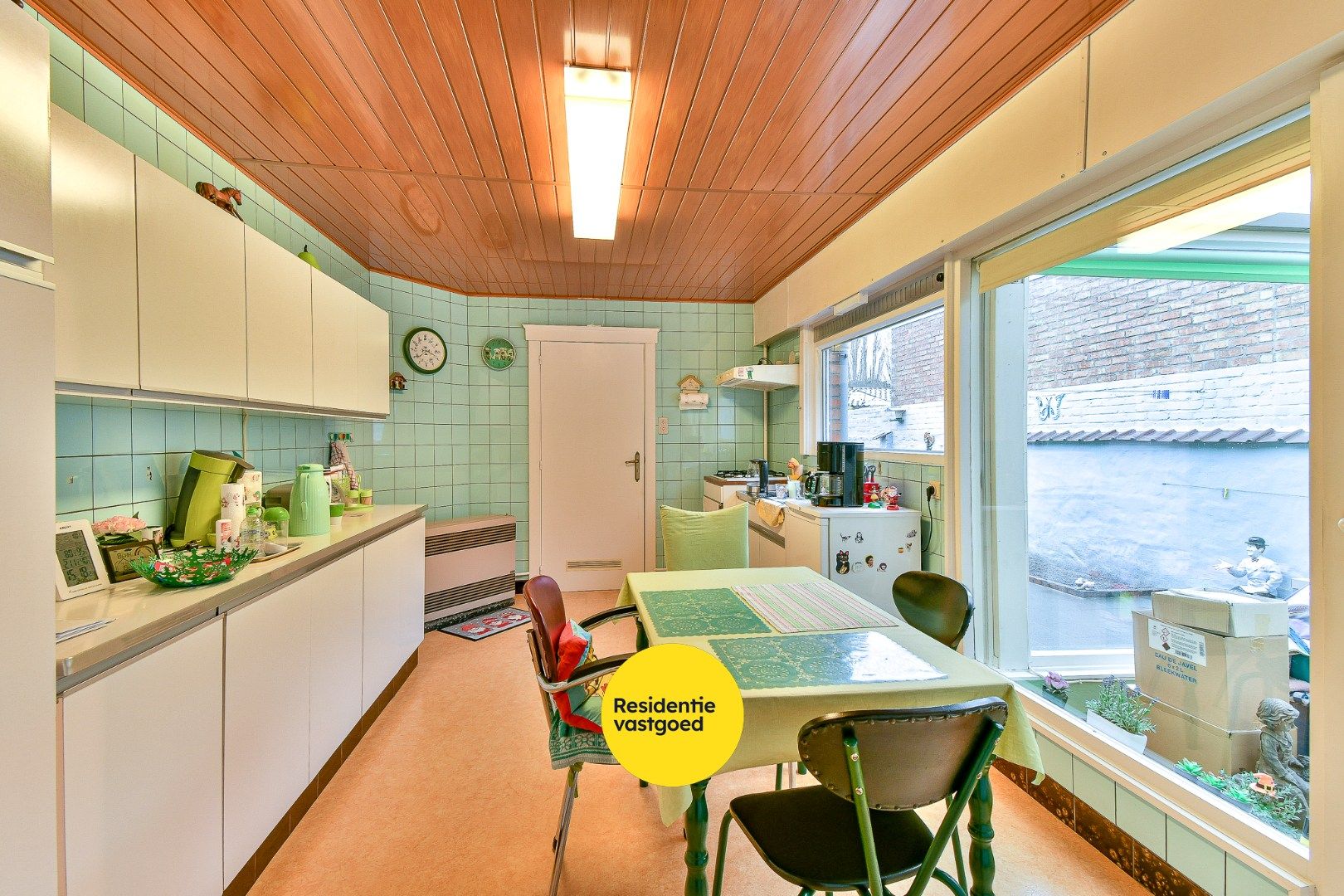 Te renoveren gezinswoning met drie slaapkamers en zongerichte tuin foto 4