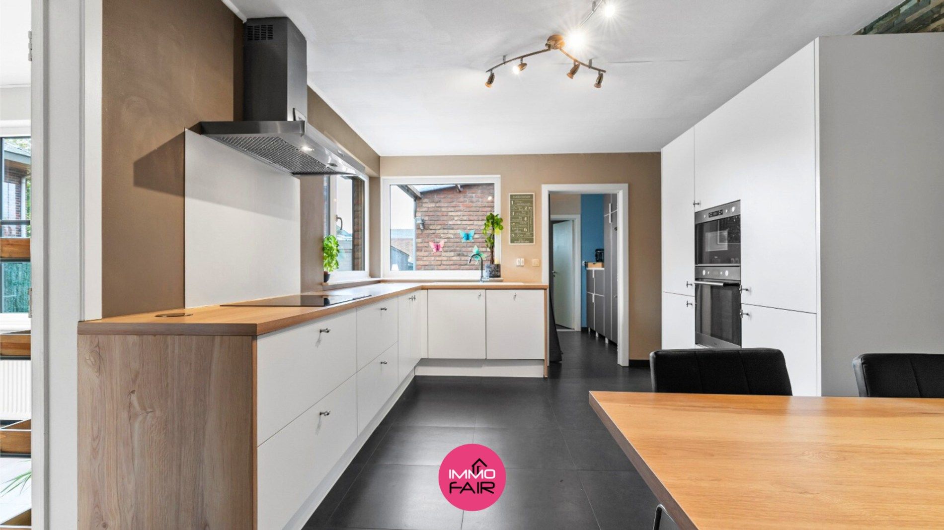 Ruime, instapklare gezinswoning op slechts een kwartiertje van Maastricht! foto 6