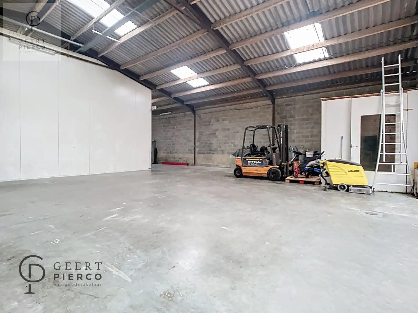 Karaktervolle hoeve met loods op een perceel van 16a76ca. foto 36