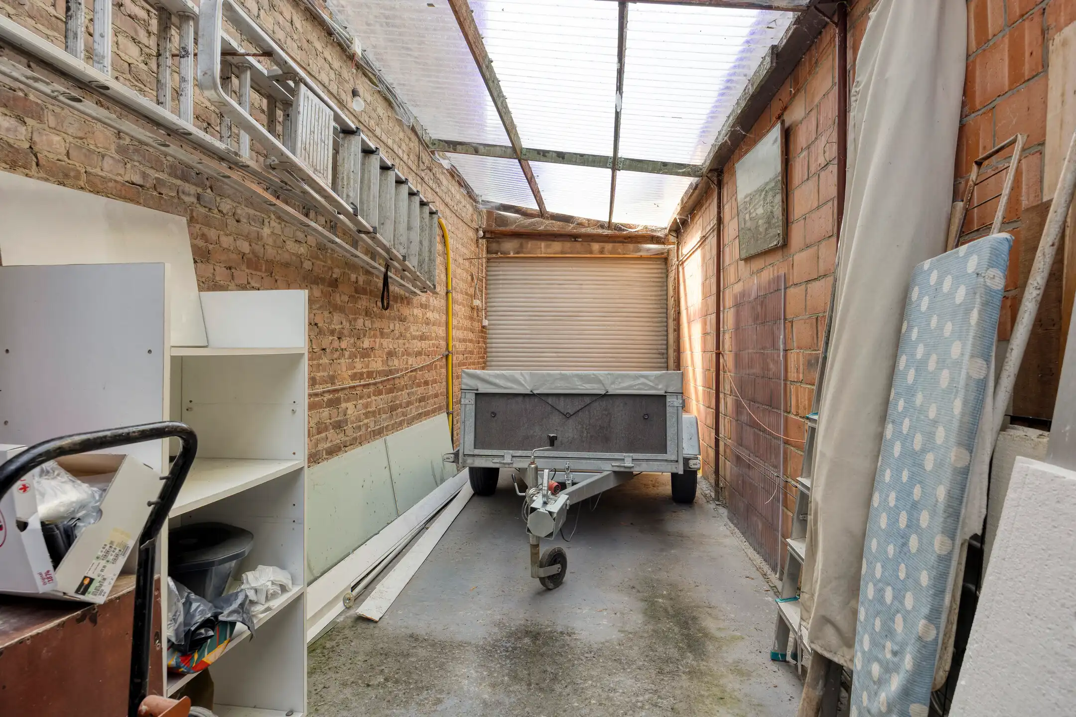 Te renoveren woning met garage en tuin foto 22