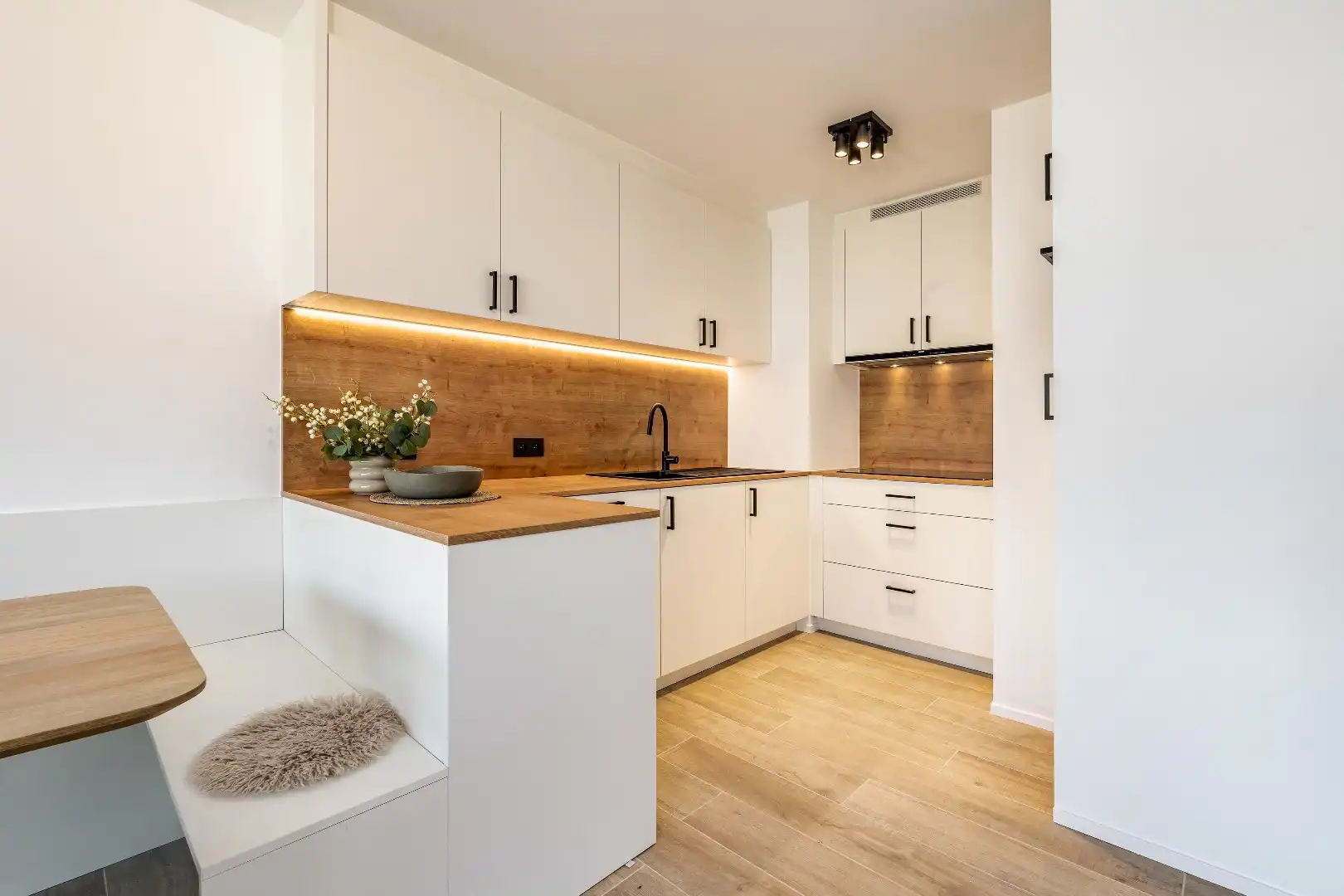 Prachtig en volledig gerenoveerd 2-slaapkamer appartement foto 4