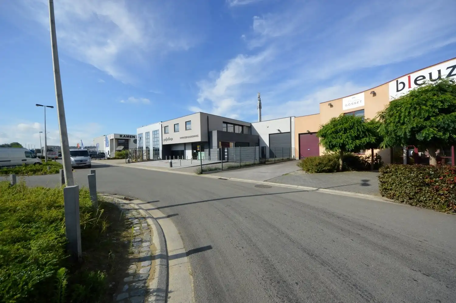 COMPLEET INSTAPKLAAR MAGAZIJN MET BUREEL 400 M2 EN PARKING foto 14