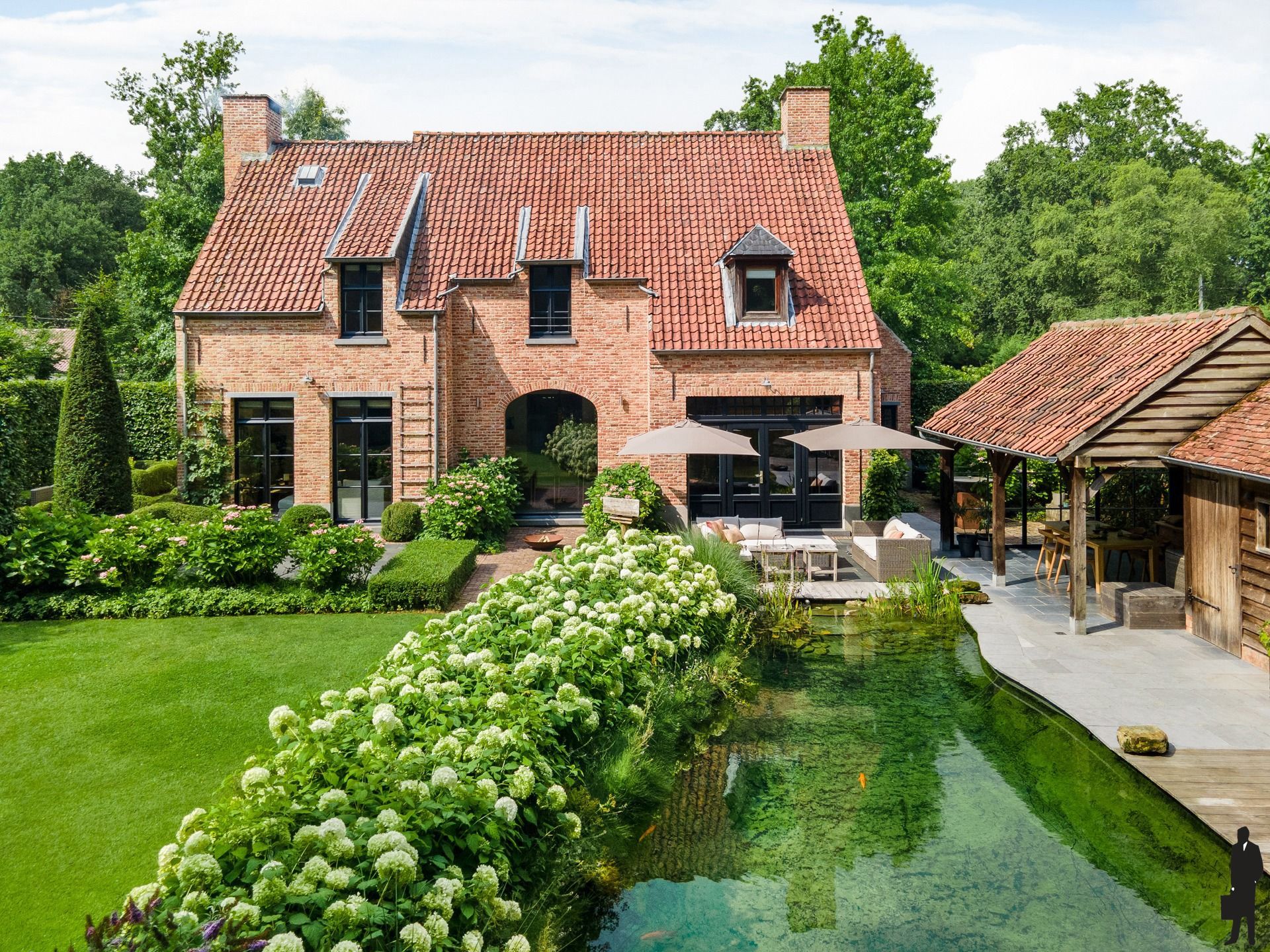 Recente villa met poolhouse en zwemvijver in Zoersel (Halle) foto 2