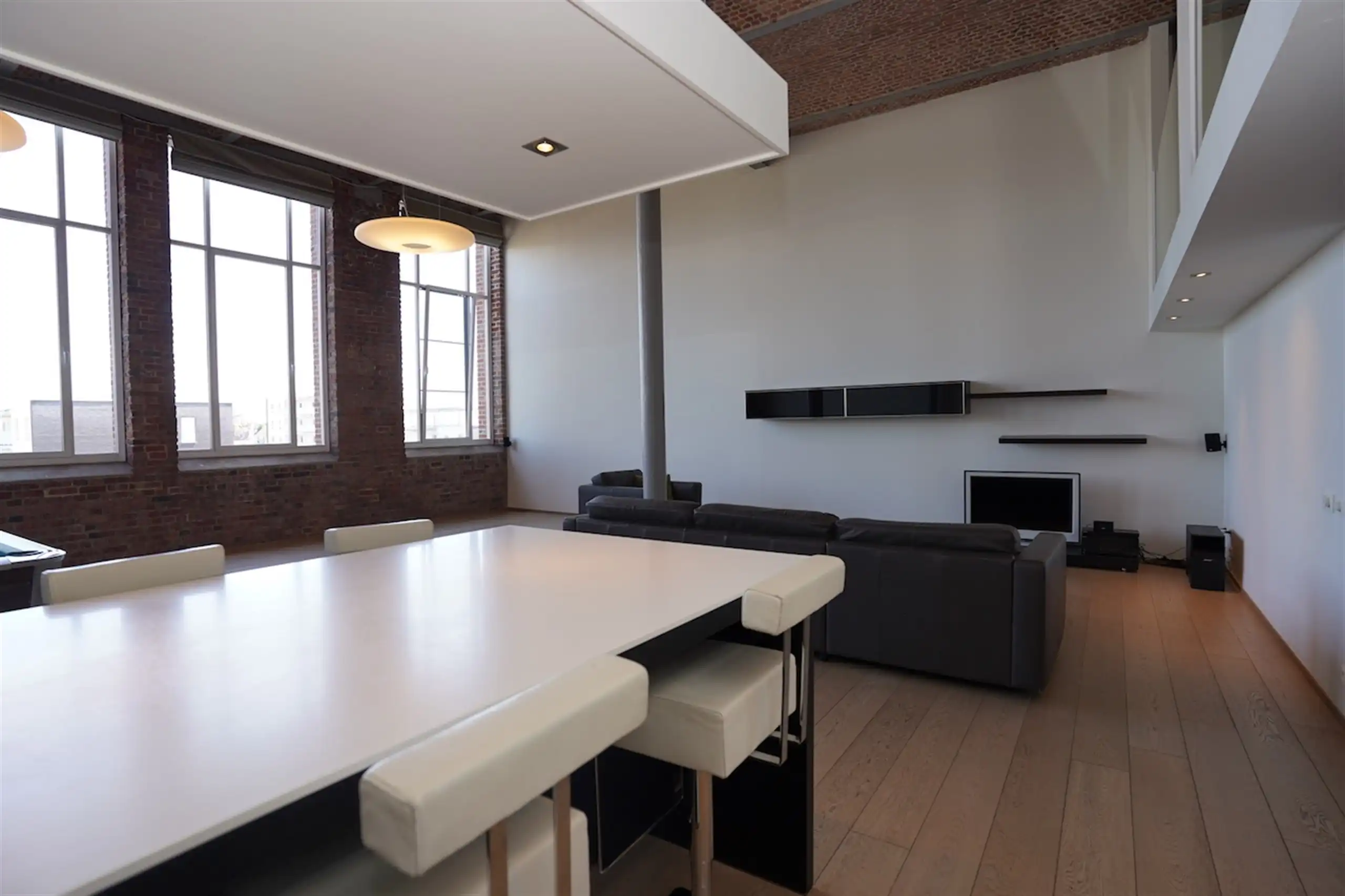 Verrassende, heldere loft met plafondhoogten van 6 m! foto 16