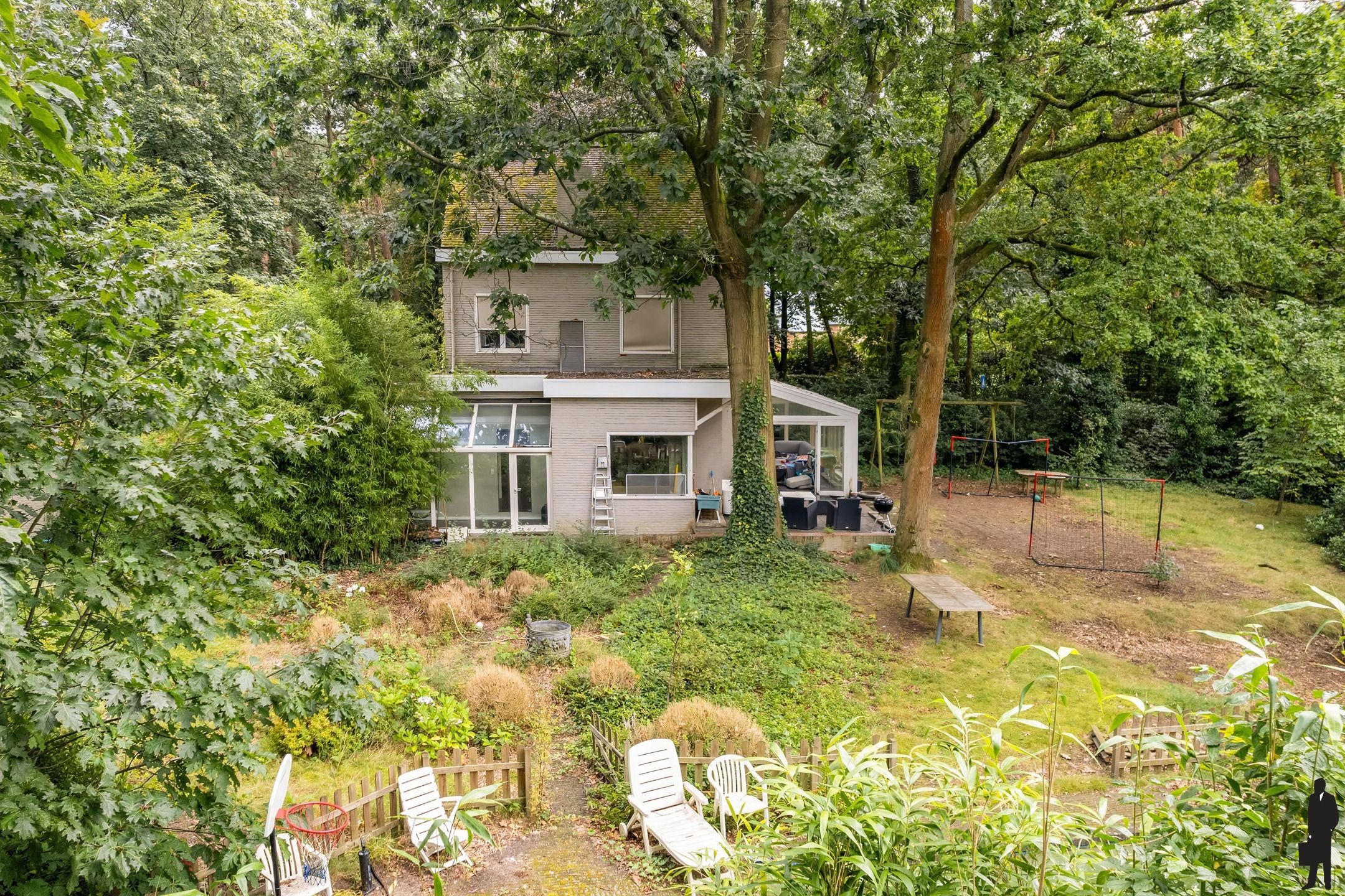 In 'Koningshof' gelegen - te renoveren - karaktervolle villa op een hoekperceel van ca. 2898m² welke volledige privacy garandeert. foto 27