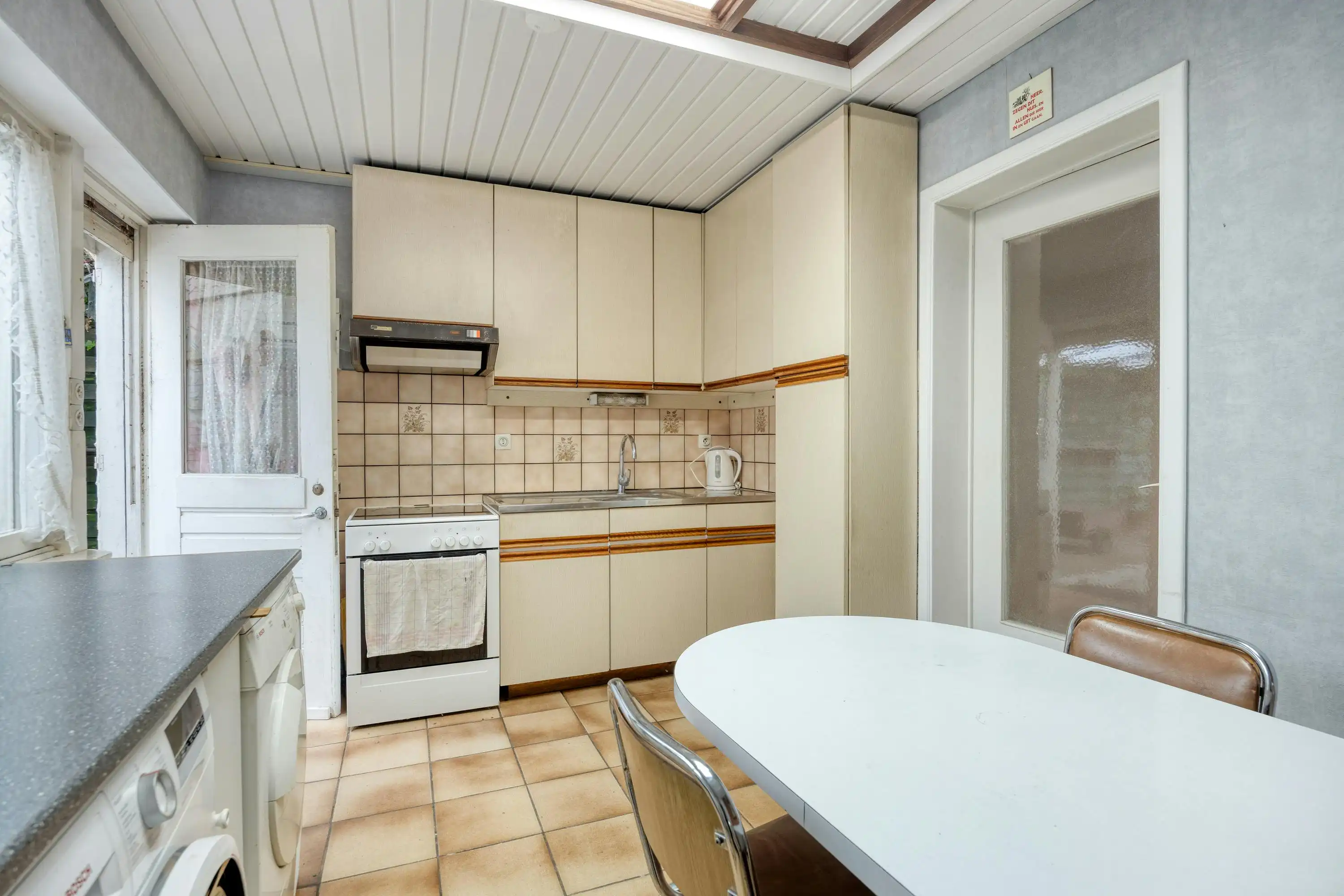 Te renoveren woning met 3 slaapkamers en zolder in centrum Sint-Martens-Latem foto 7