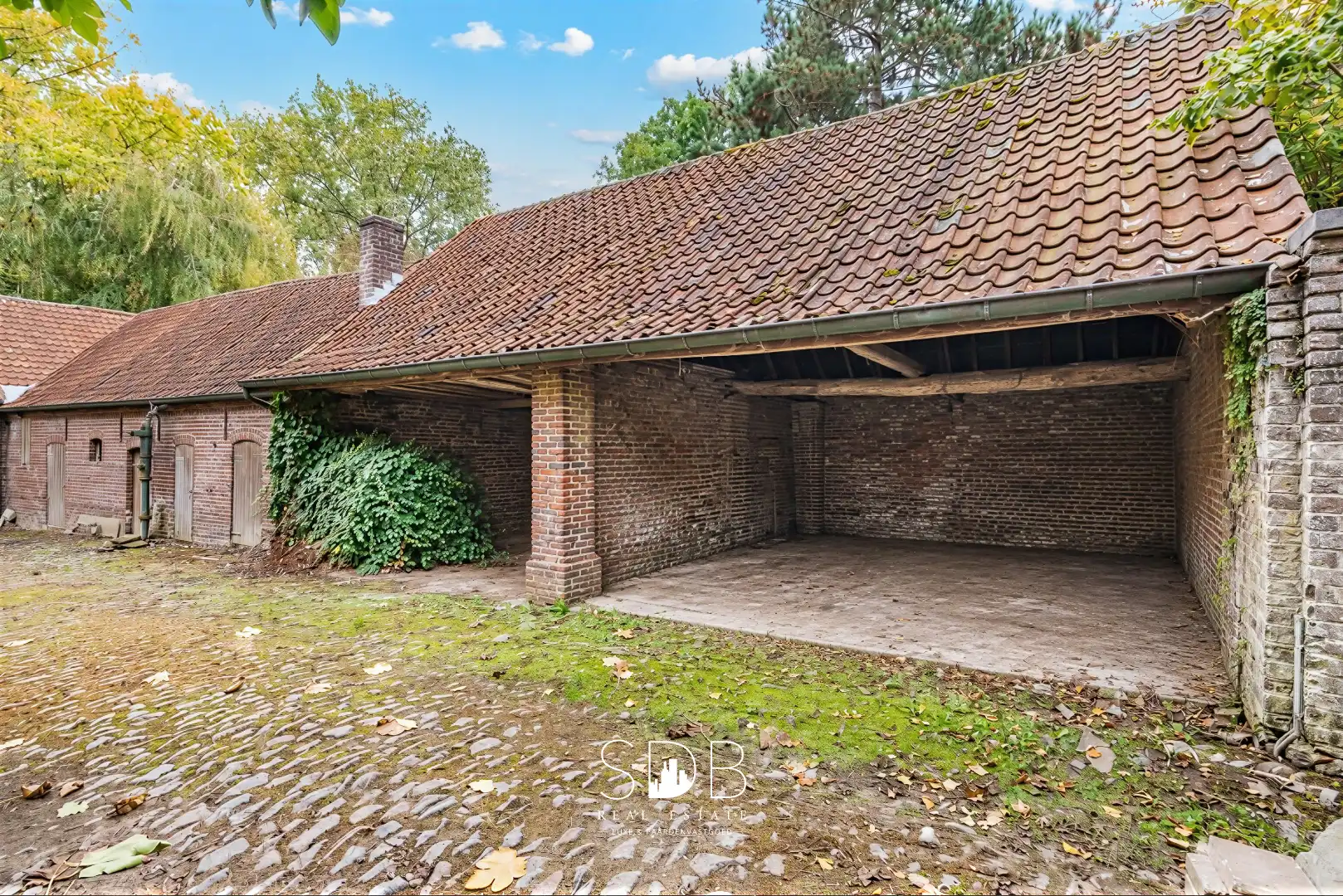 Authentieke hoeve met achterliggend groen op 5.192m² foto 3
