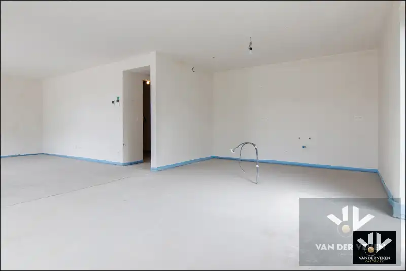 Ruim gelijkvloers nieuwbouwappartement met 4 slaapkamers en 2 badkamers, ruim terras en een mooie tuin op een goed bereikbare locatie! foto 9