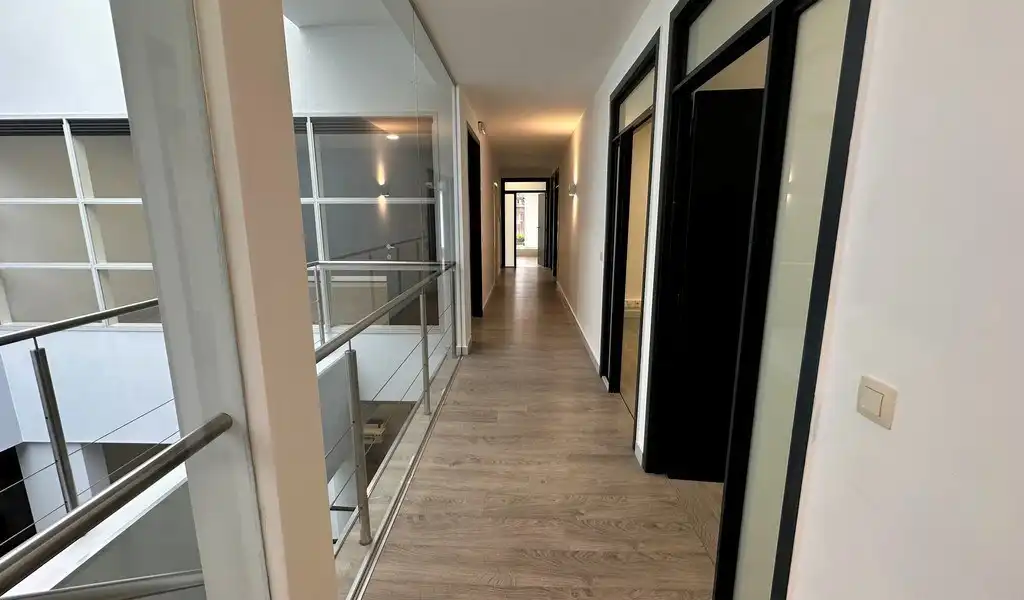 Kantoren te koop in opbrengsteigendom aan klaverblad in Gent foto 17