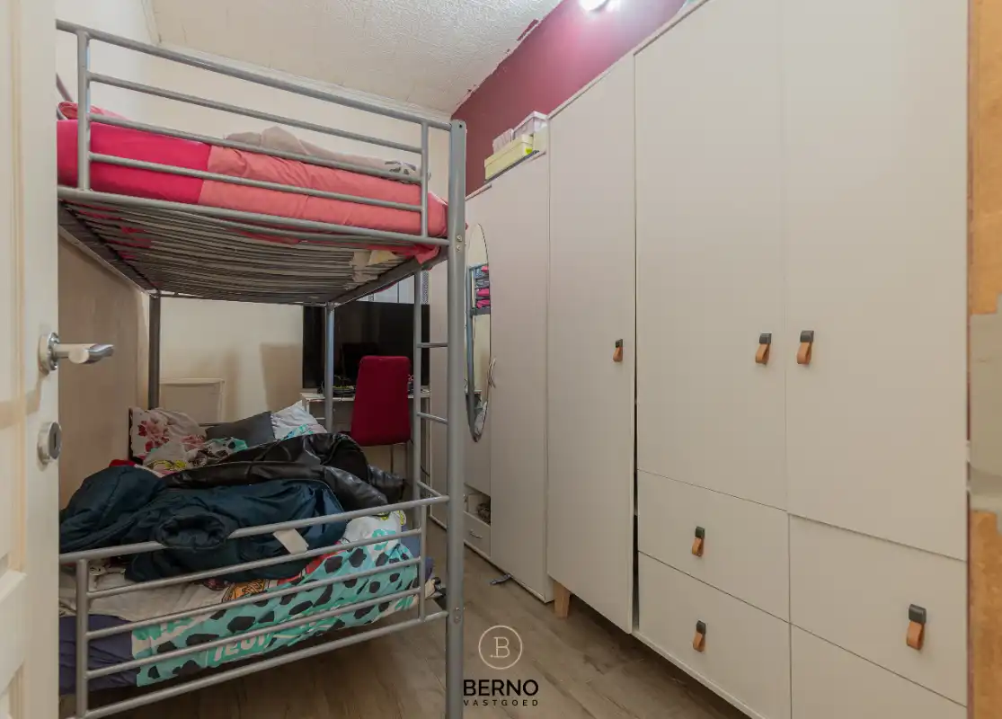 Op te frissen woning met koer foto 10