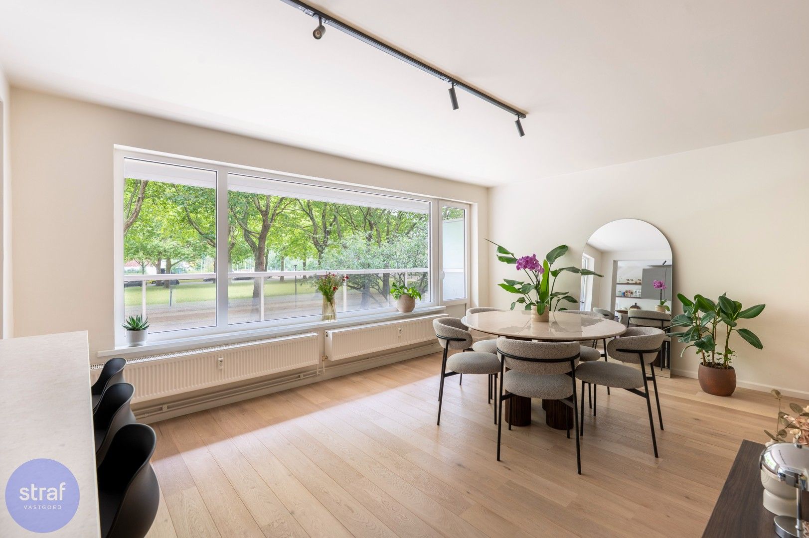 Instapklaar 2-slaapkamerappartement in de perfecte mix tussen stad en groen foto 2