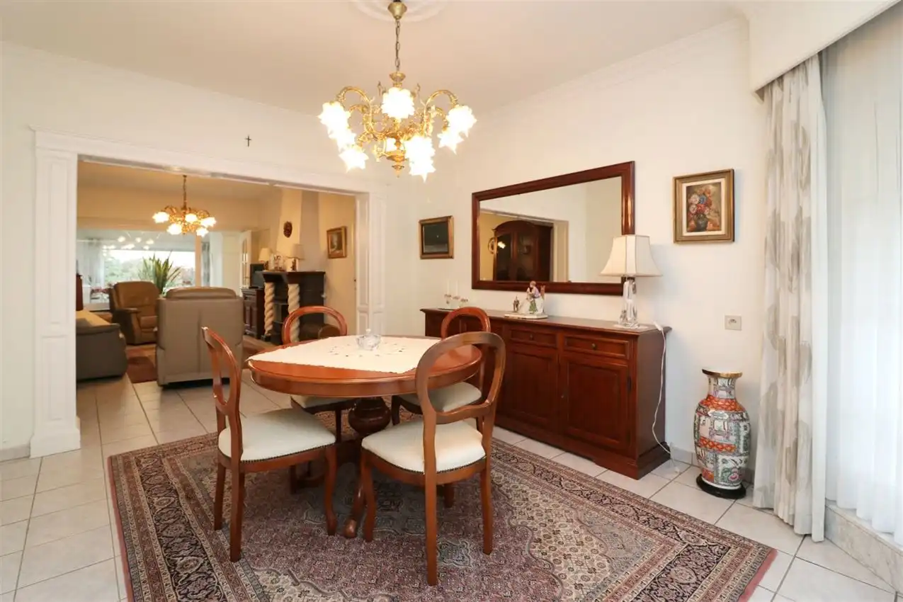 label c, nabij station, garage voor vijf wagens foto 24