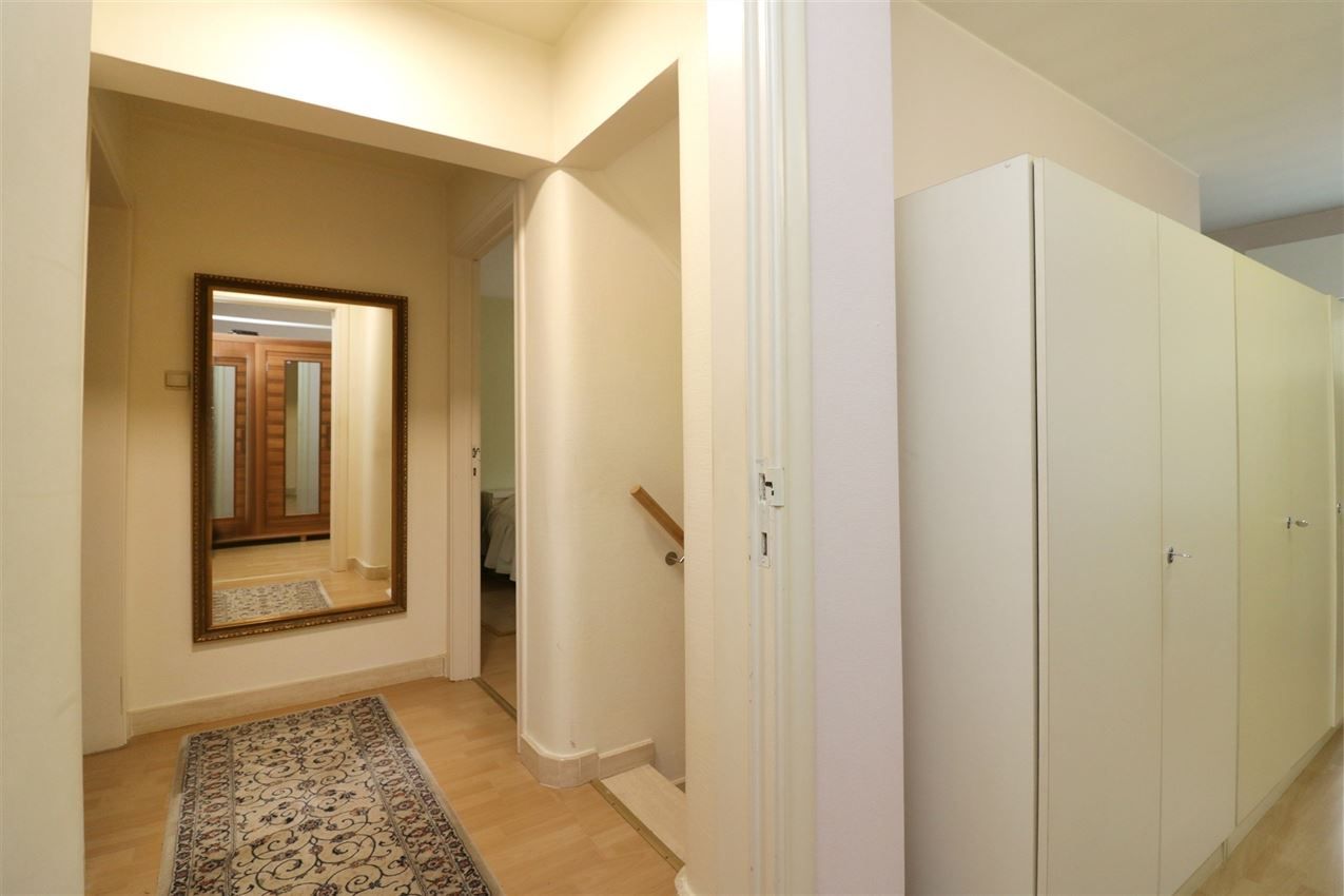 label c, nabij station, garage voor vijf wagens foto 24