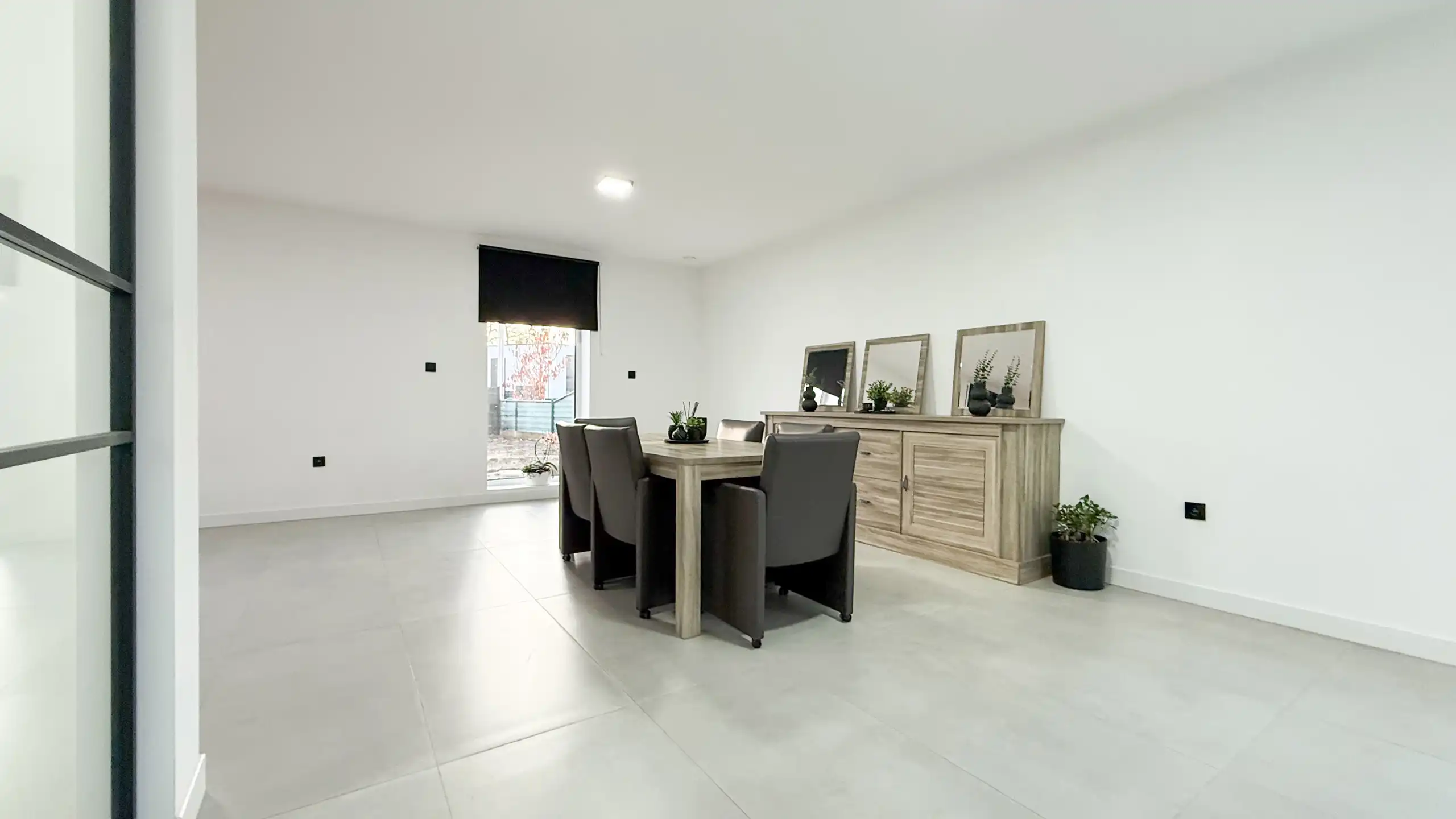 Open nieuwbouwwoning met garage op ruim hoekperceel van 5are foto 10