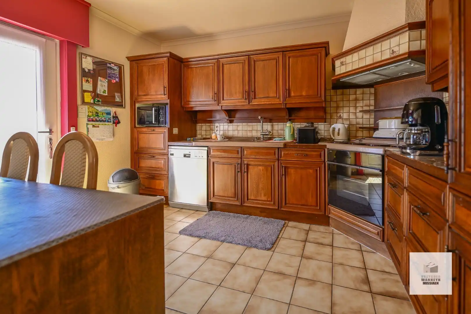 Ruime gelijkvloerse woning met 3 slaapkamers, garage en zonnige tuin op 781m2 foto 9