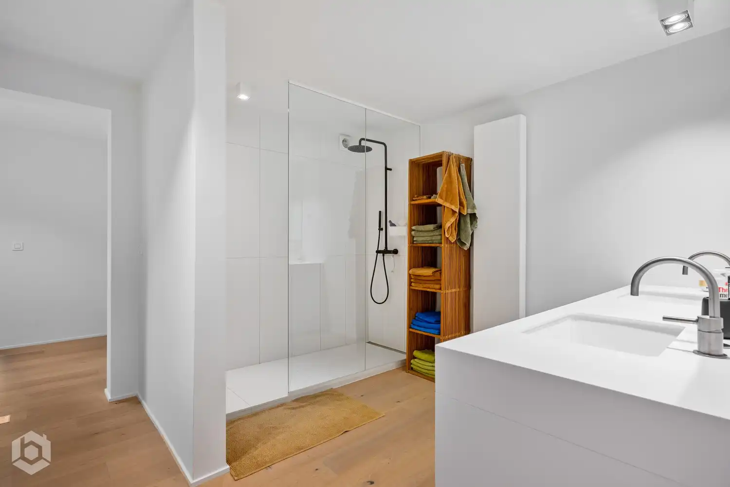 Ruime penthouse met 2 slpkrs, royaal dakterras en ruime garage foto 12