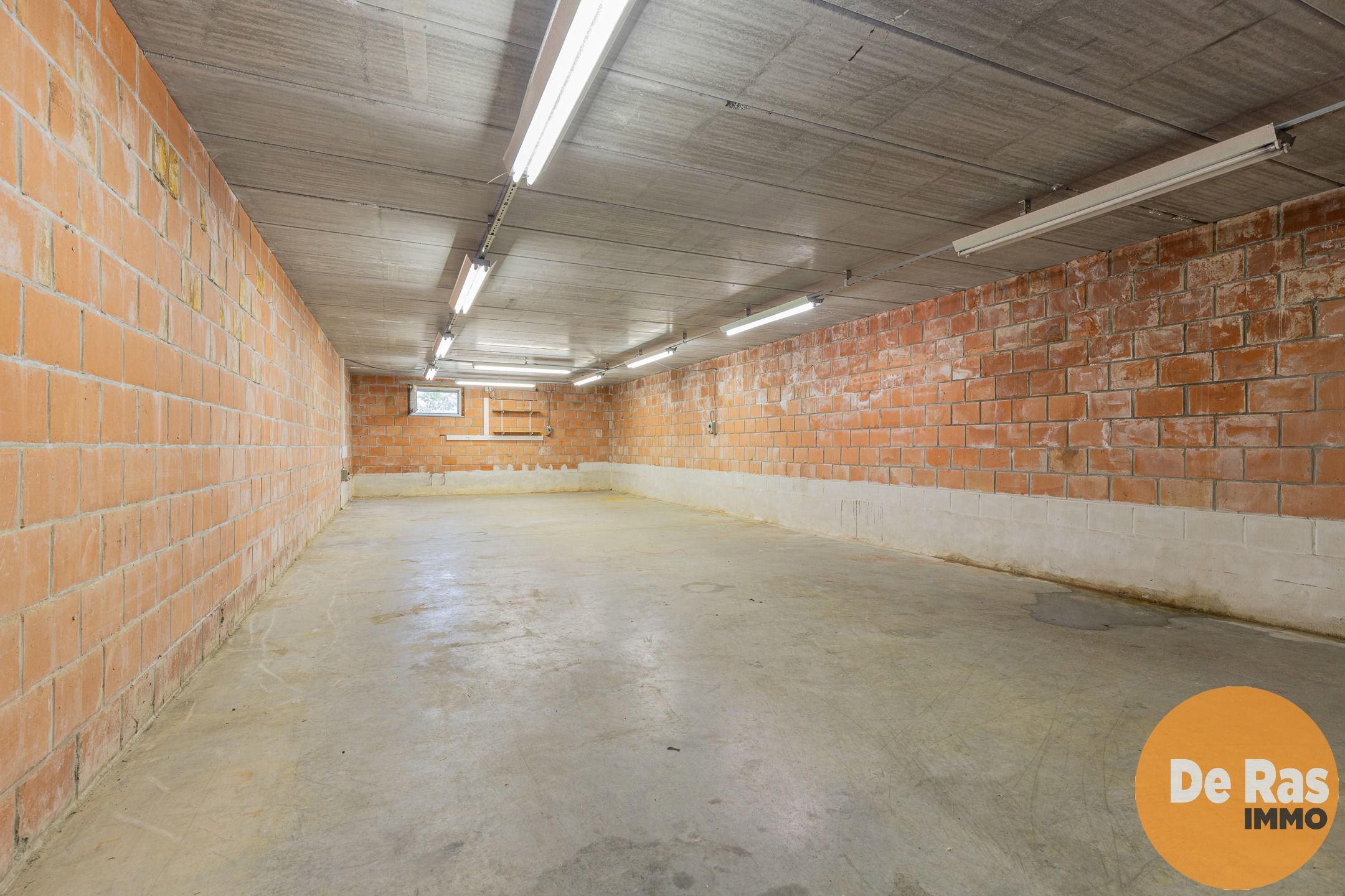 ERPE-MERE - Praktische halfopen woning met garage/loods. foto 22