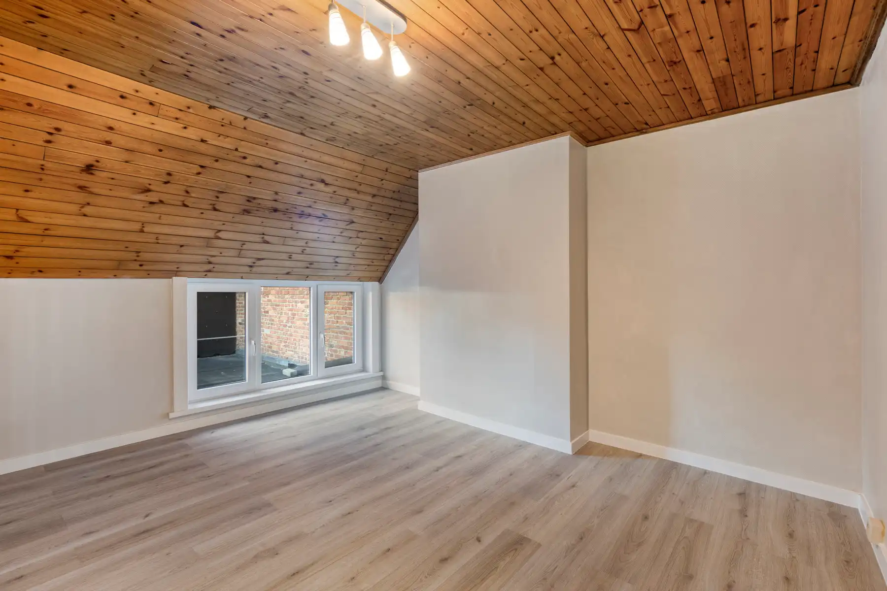 Recent gerenoveerde rijwoning met 2 slaapkamers - WETTEREN foto 11