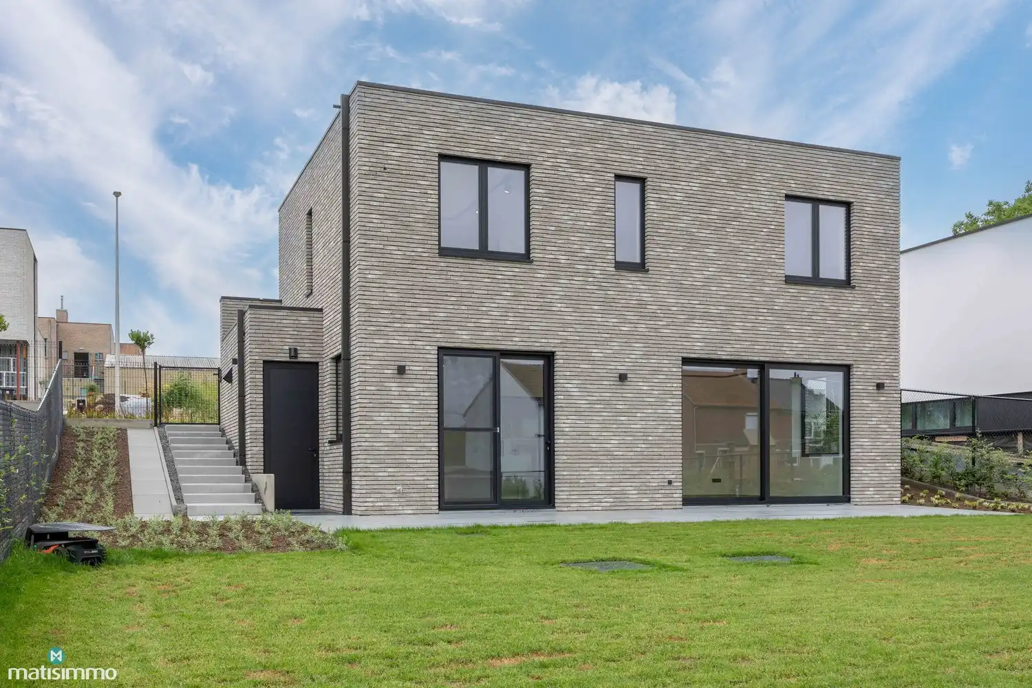 HOOGWAARDIG AFGEWERKTE NIEUWBOUWWONING MET DRIE SLAAPKAMERS EN TUIN (INCLUSIEF TUINONDERHOUD) TE RIEMST foto 22