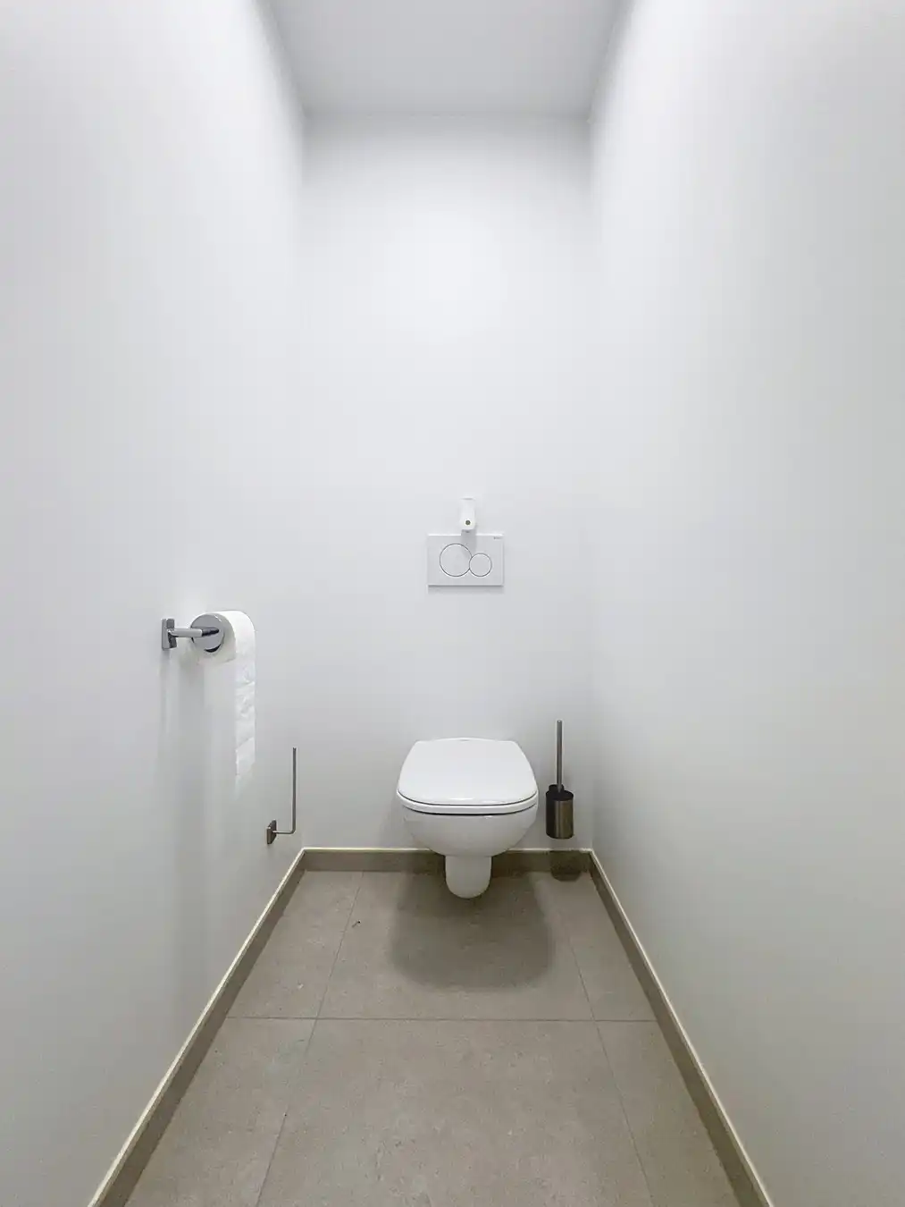 Instapklaar en bemeubelde KANTOORGEBOUW (2x 150m² op gvl + 1°V.) met berging en 4 autostaanplaatsen in de kelderverdieping. Op een boogscheut van het centrum van Brugge/expresweg. foto 16