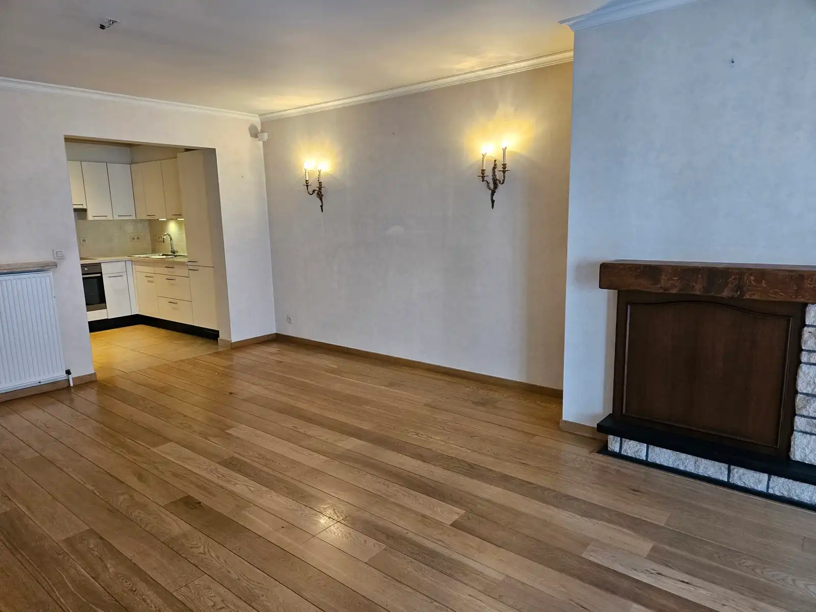 Instapklaar appartement met grote garage !! foto 3