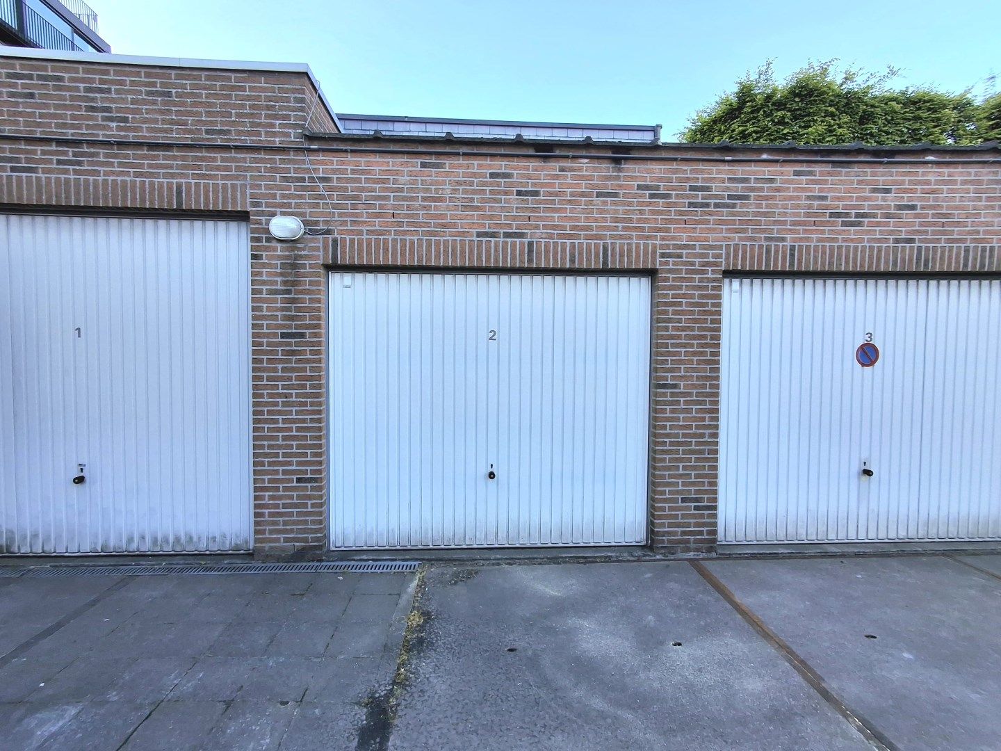 GARAGE GELEGEN IN HET CENTRUM VAN DEINZE foto {{pictureIndex}}